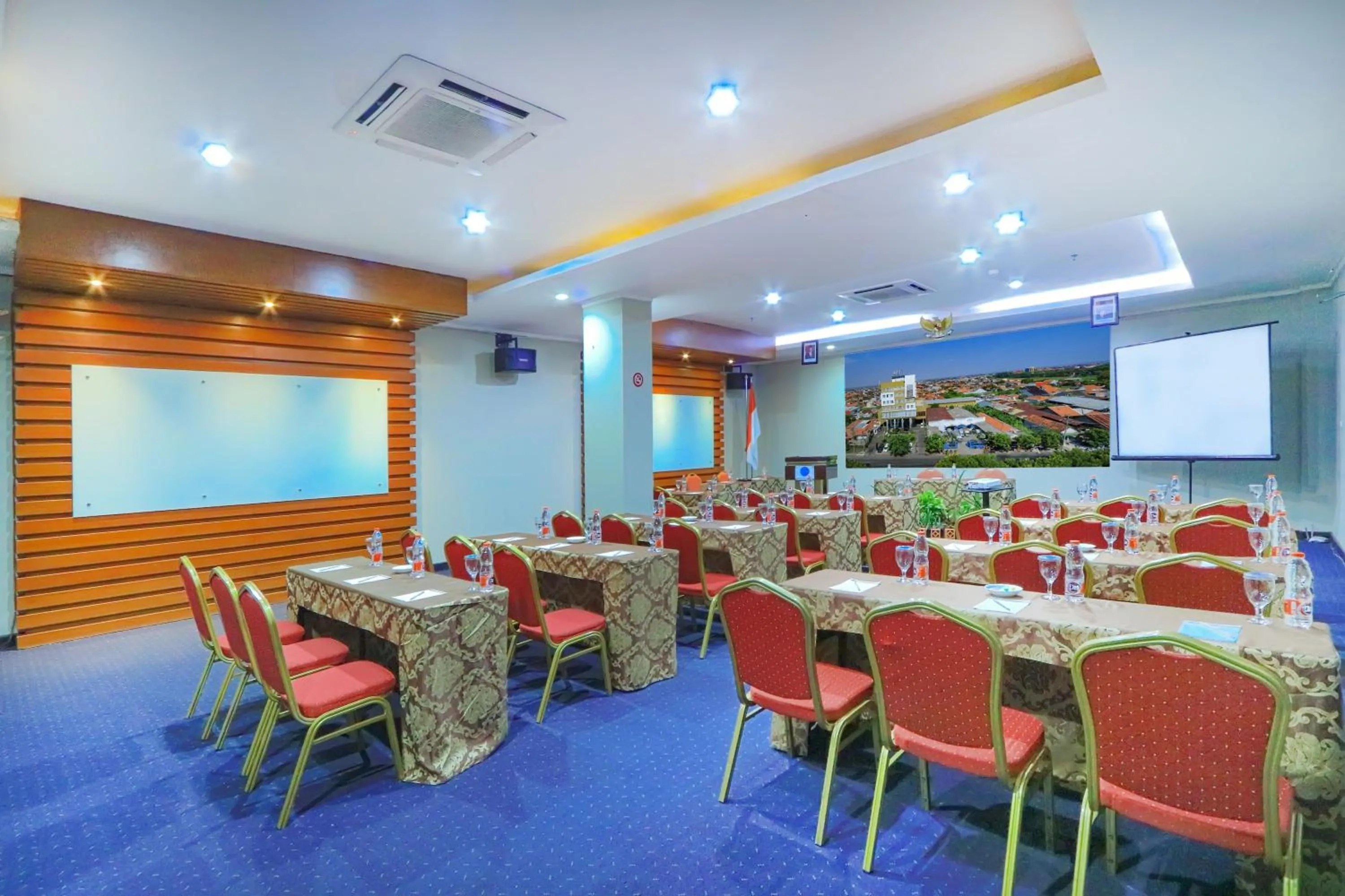 Meeting/conference room in Hotel Dafam Pekalongan