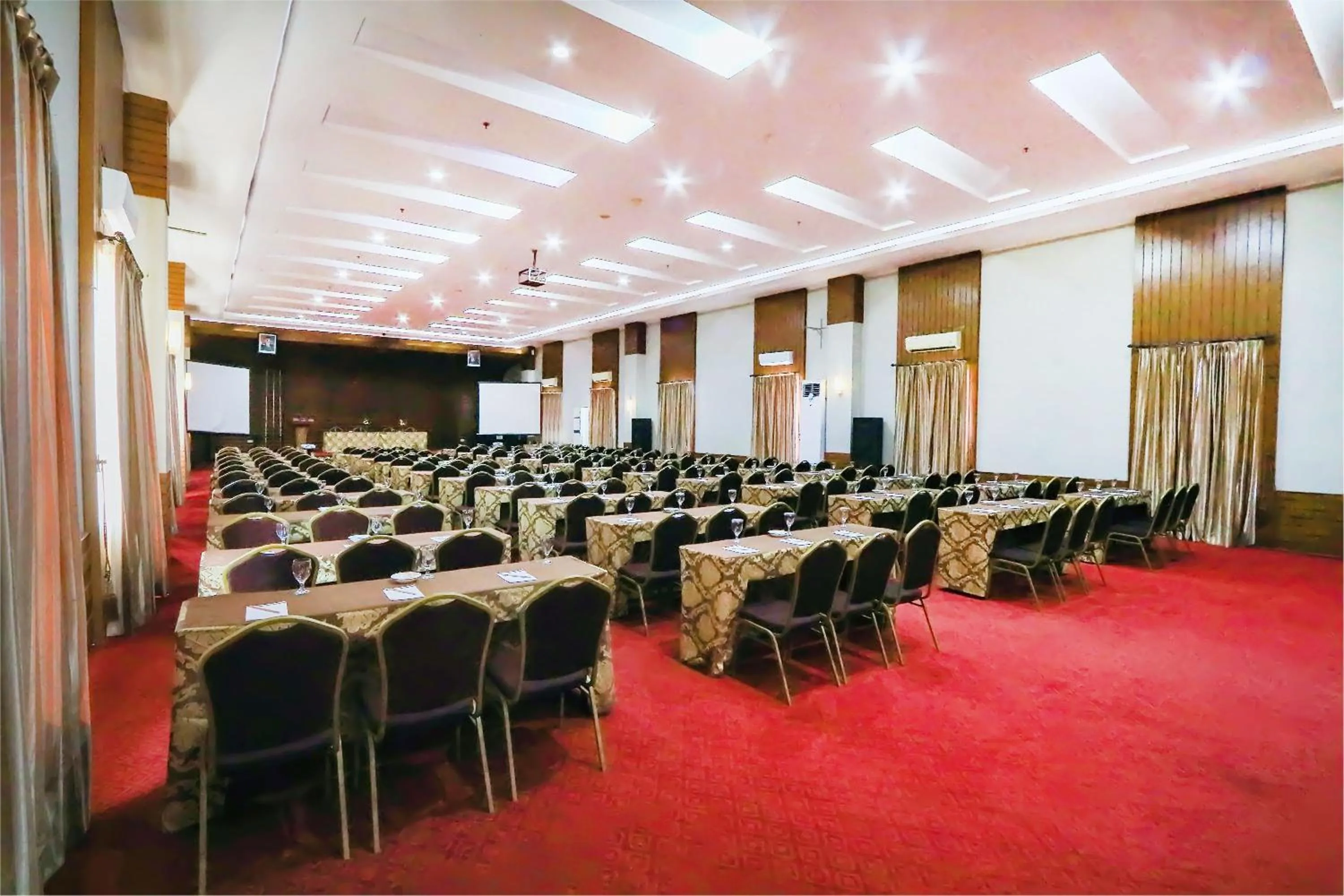 Meeting/conference room in Hotel Dafam Pekalongan