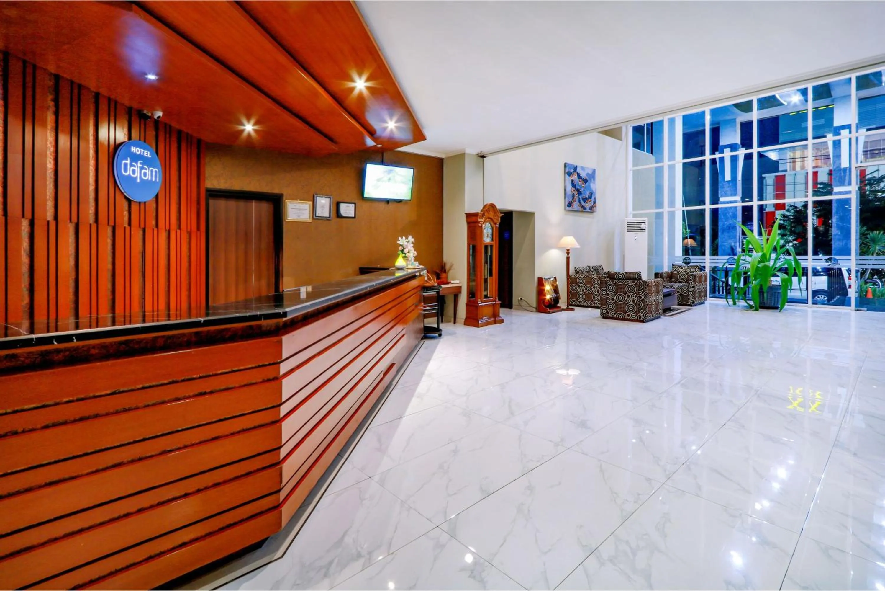 Lobby or reception in Hotel Dafam Pekalongan
