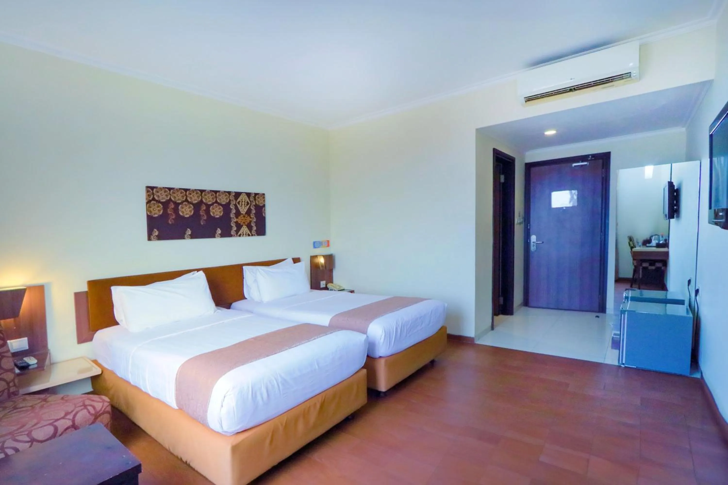 Bedroom, Bed in Hotel Dafam Pekalongan