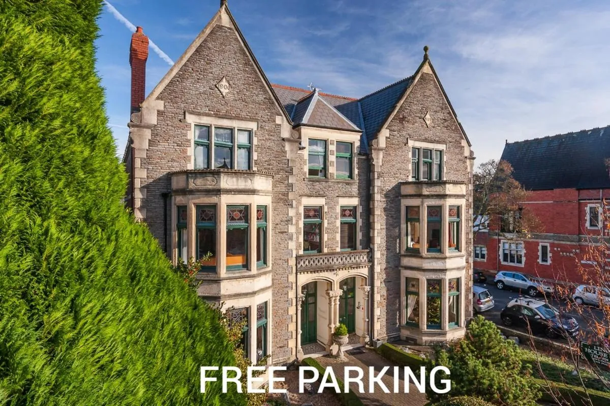 Property building in Lincoln House Private Hotel