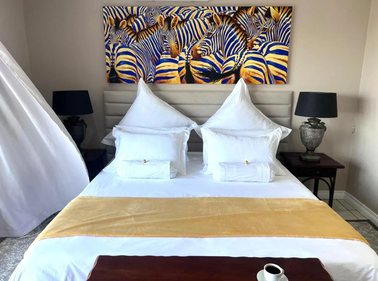 Bed in Seaview Manor Exquisite Bed & Breakfast