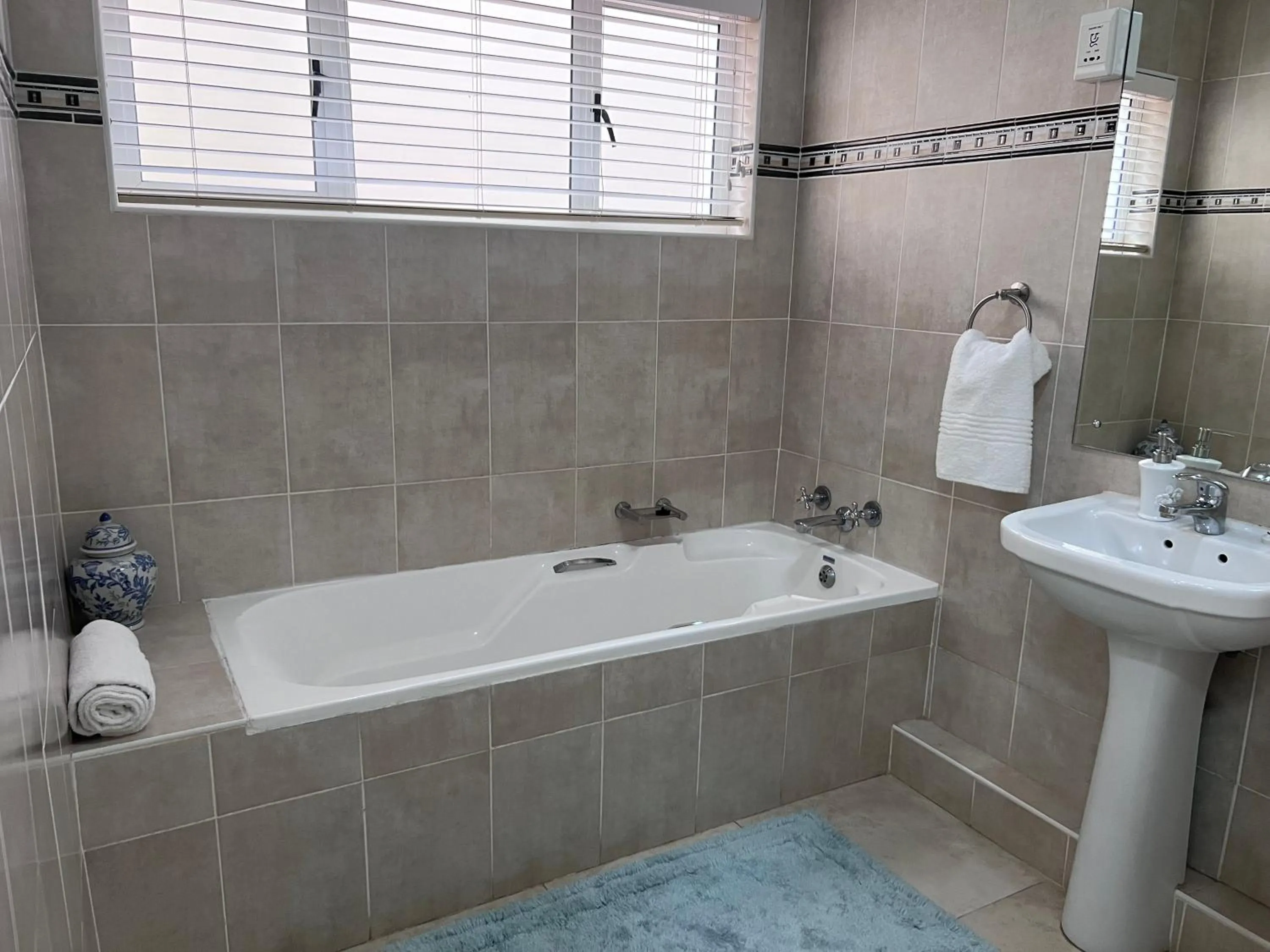 Bathroom in Seaview Manor Exquisite Bed & Breakfast