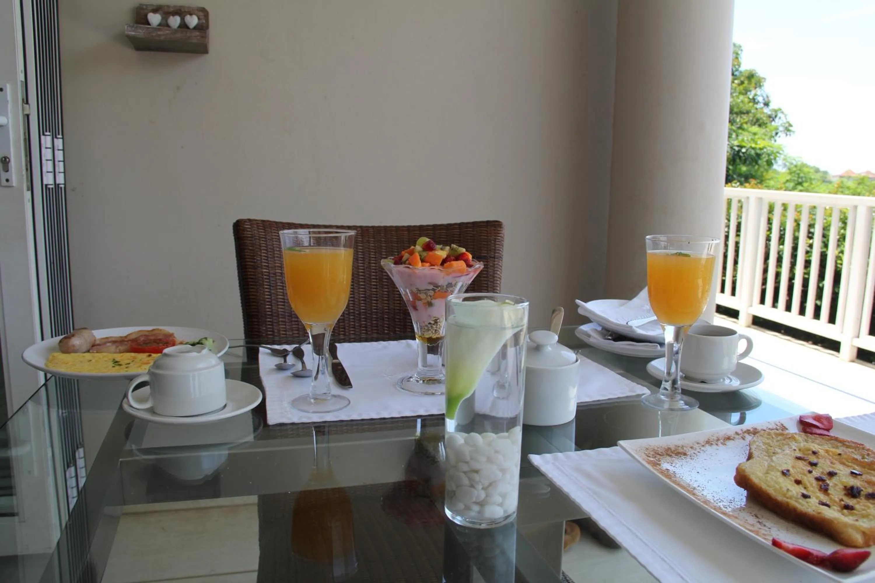 Breakfast in Seaview Manor Exquisite Bed & Breakfast