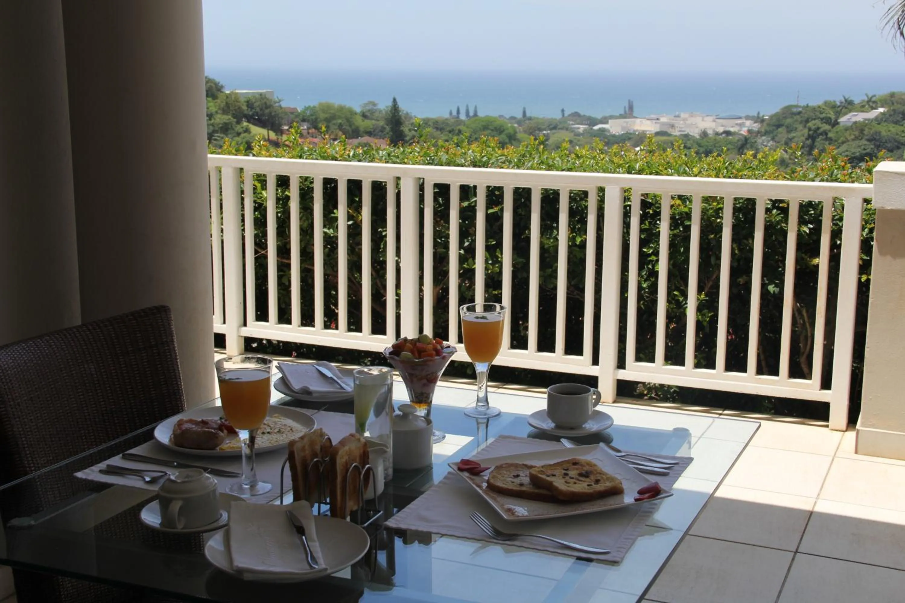 Breakfast in Seaview Manor Exquisite Bed & Breakfast