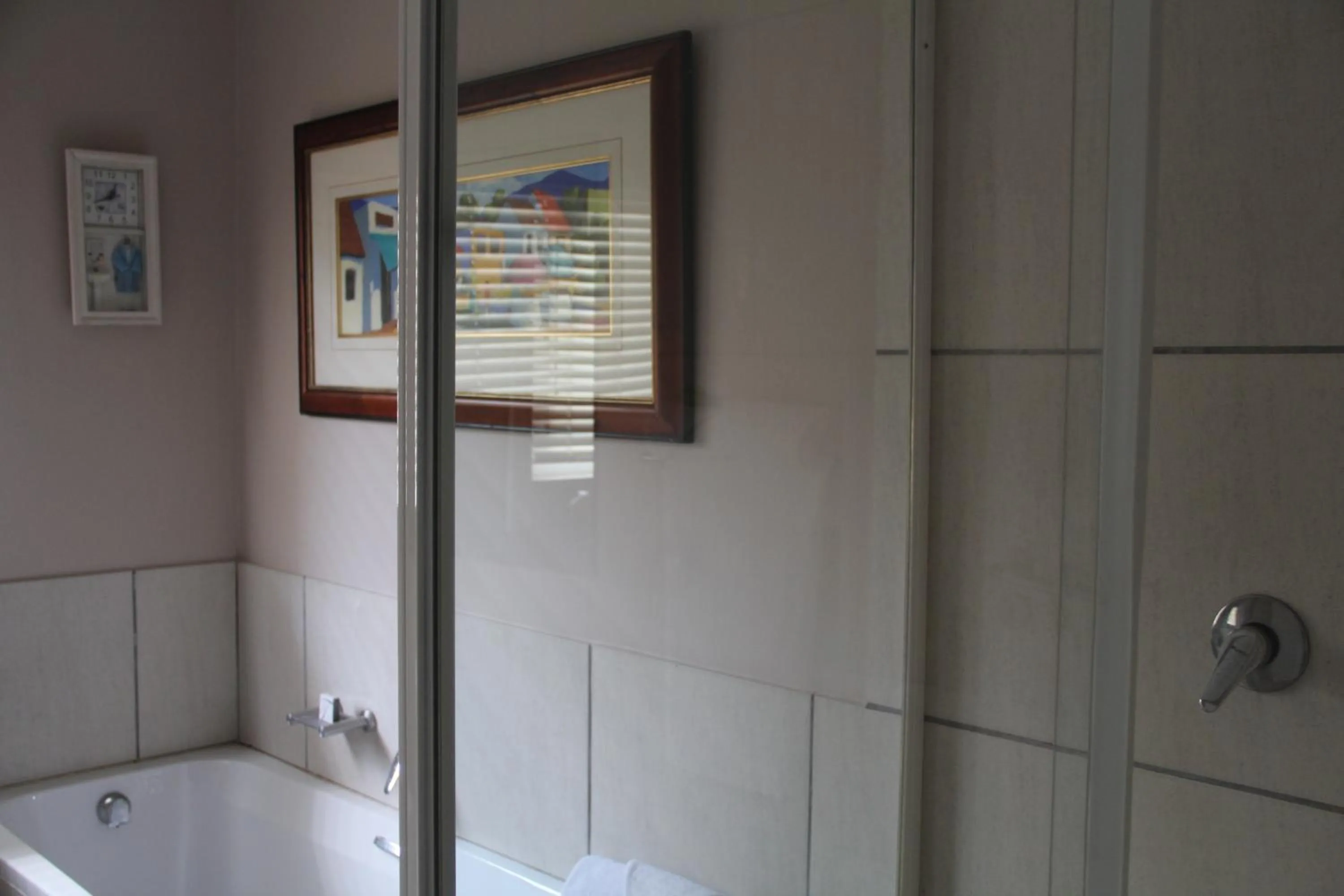 Shower in Seaview Manor Exquisite Bed & Breakfast