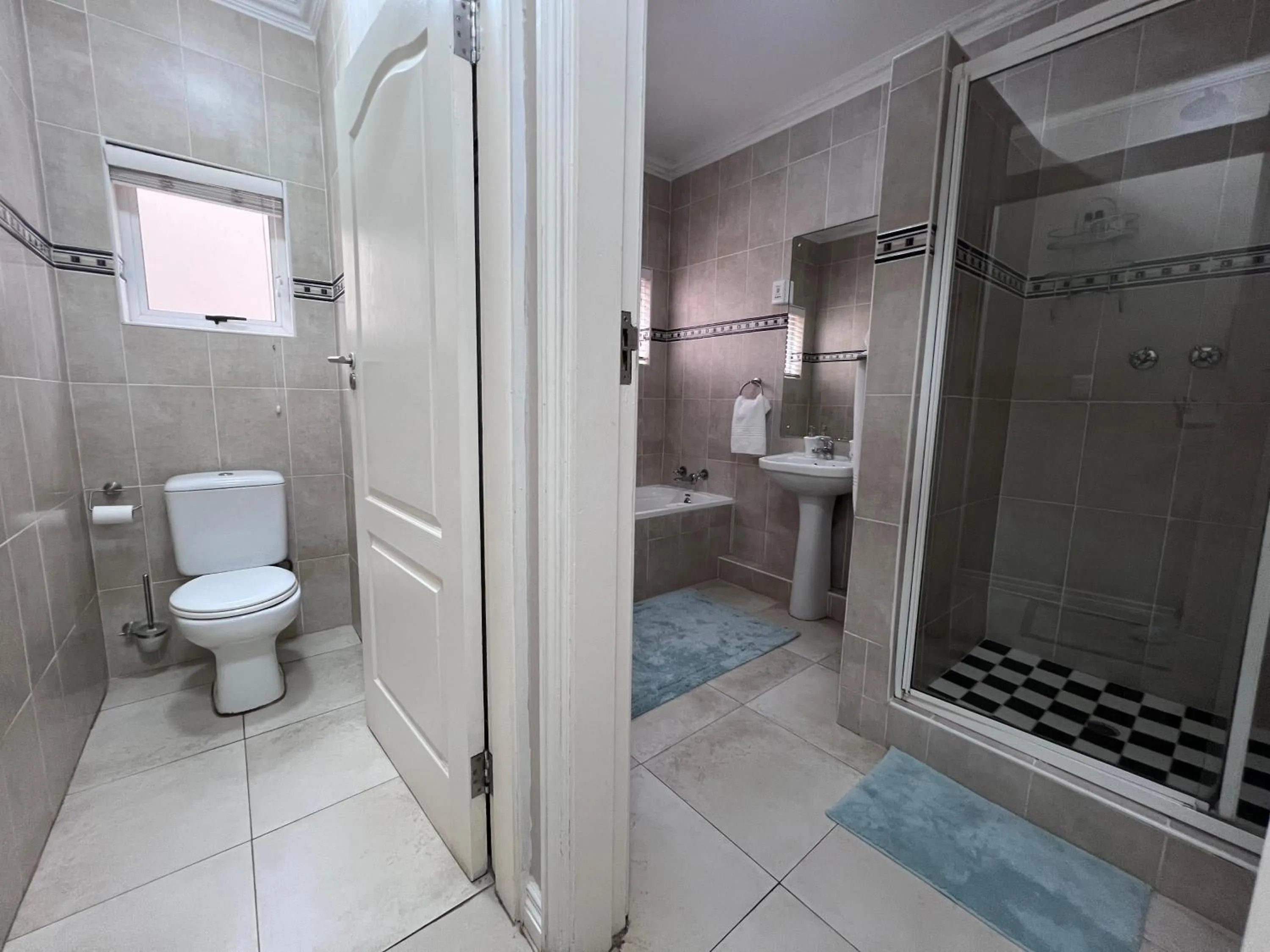 Bathroom in Seaview Manor Exquisite Bed & Breakfast