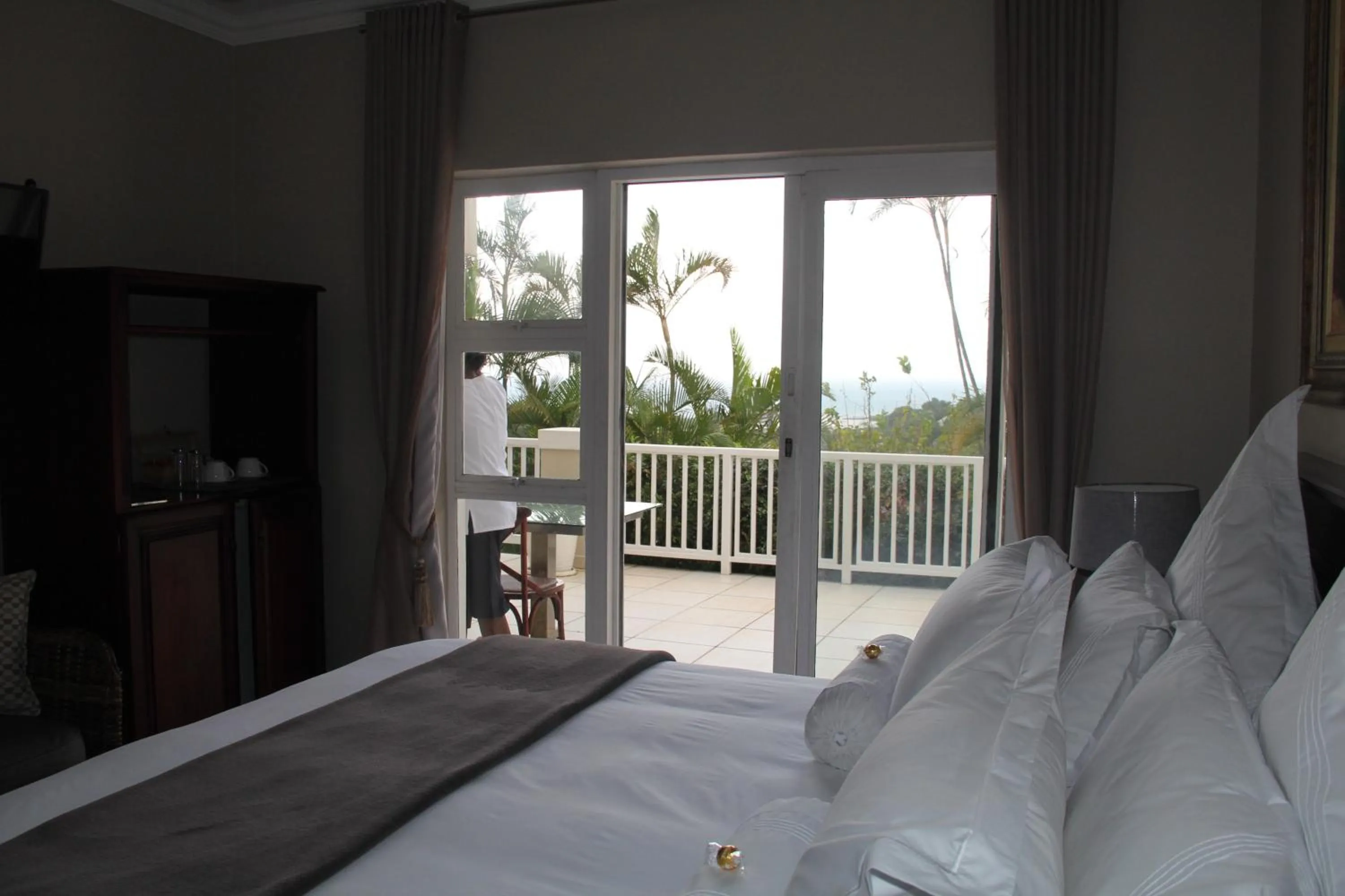 View (from property/room), Bed in Seaview Manor Exquisite Bed & Breakfast