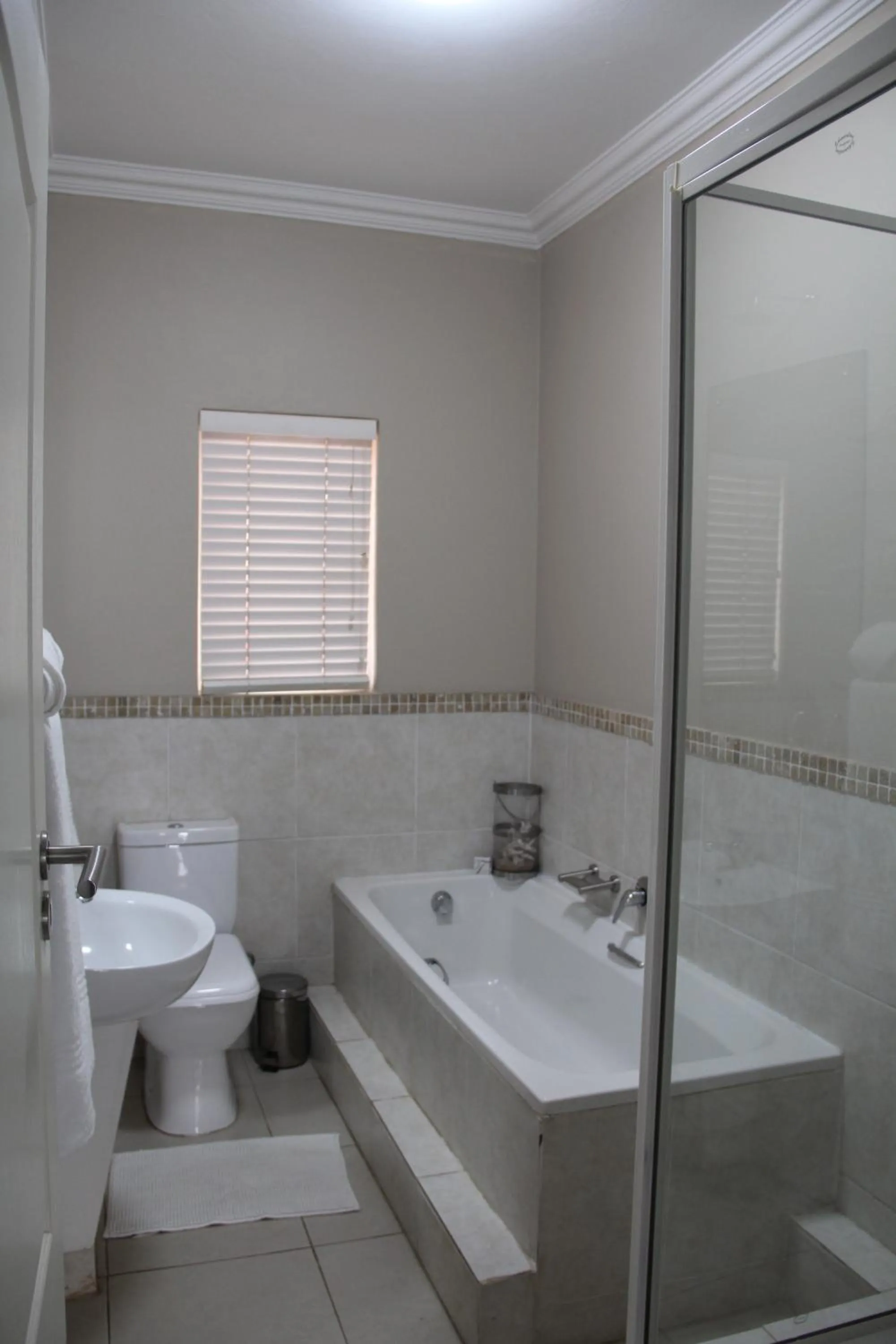 Bathroom in Seaview Manor Exquisite Bed & Breakfast