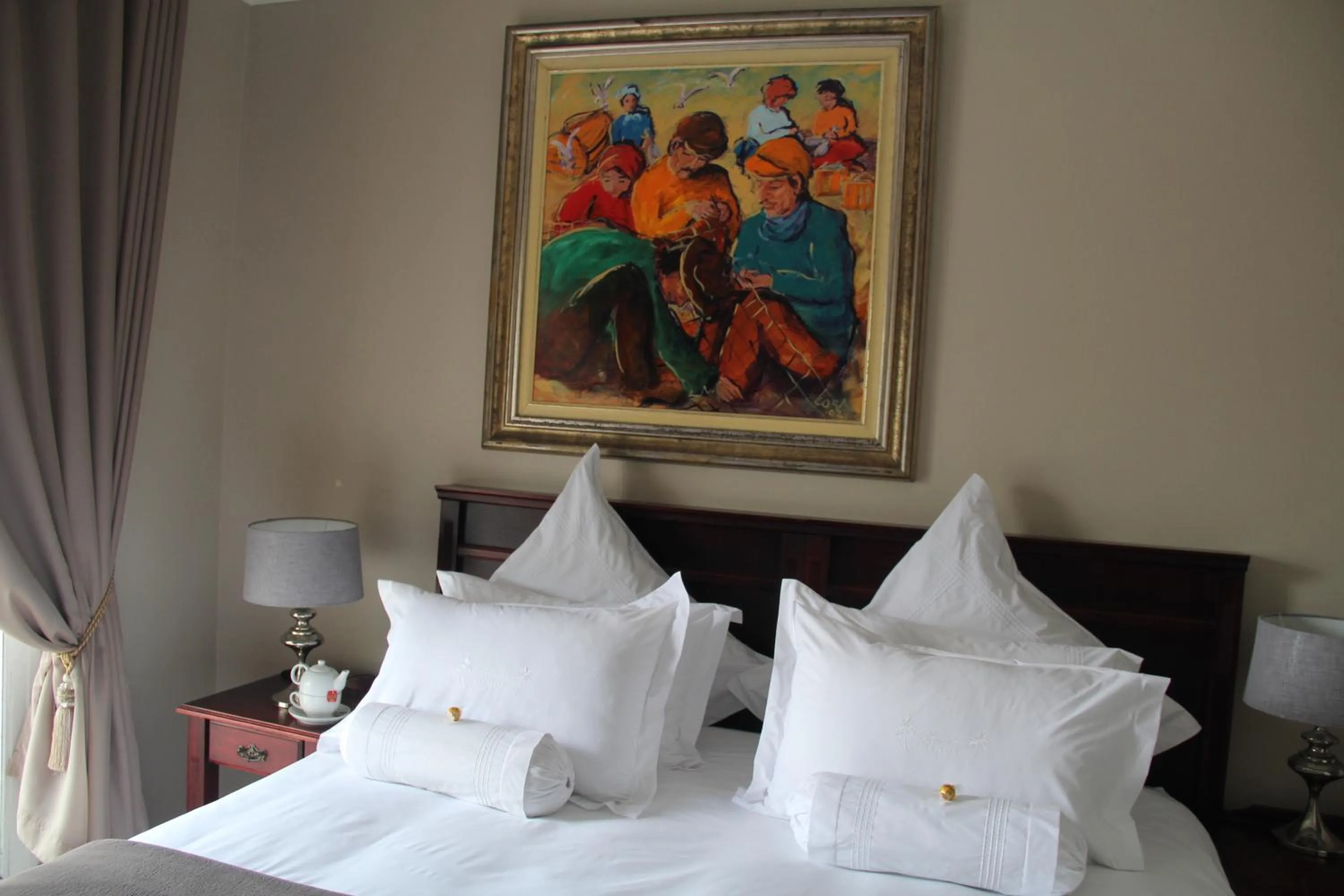 Decorative detail, Bed in Seaview Manor Exquisite Bed & Breakfast