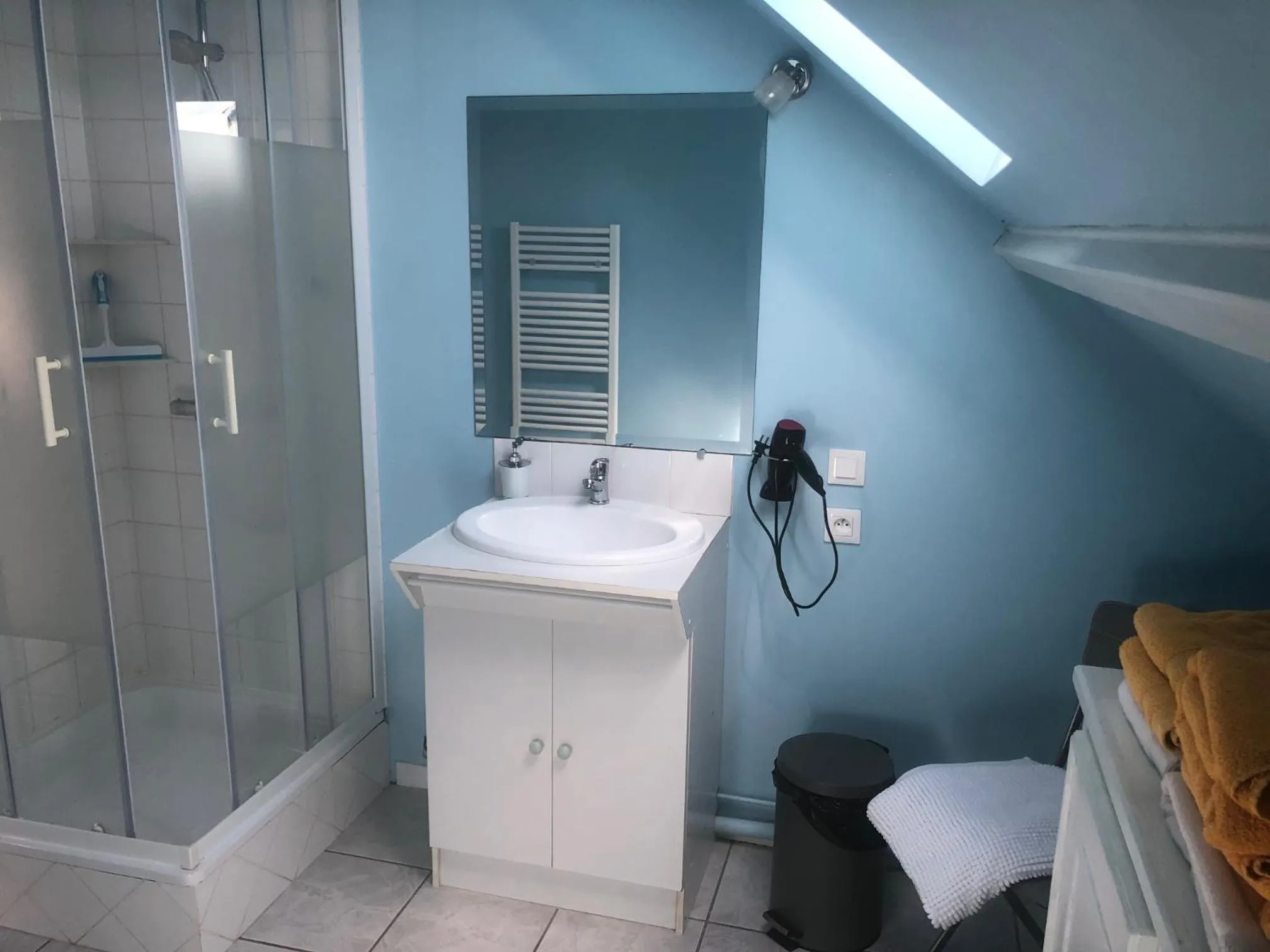 Bathroom in Au Nom des Dames, Maison et Table d'Hôtes, près de Chenonceau et du Zoo de Beauval