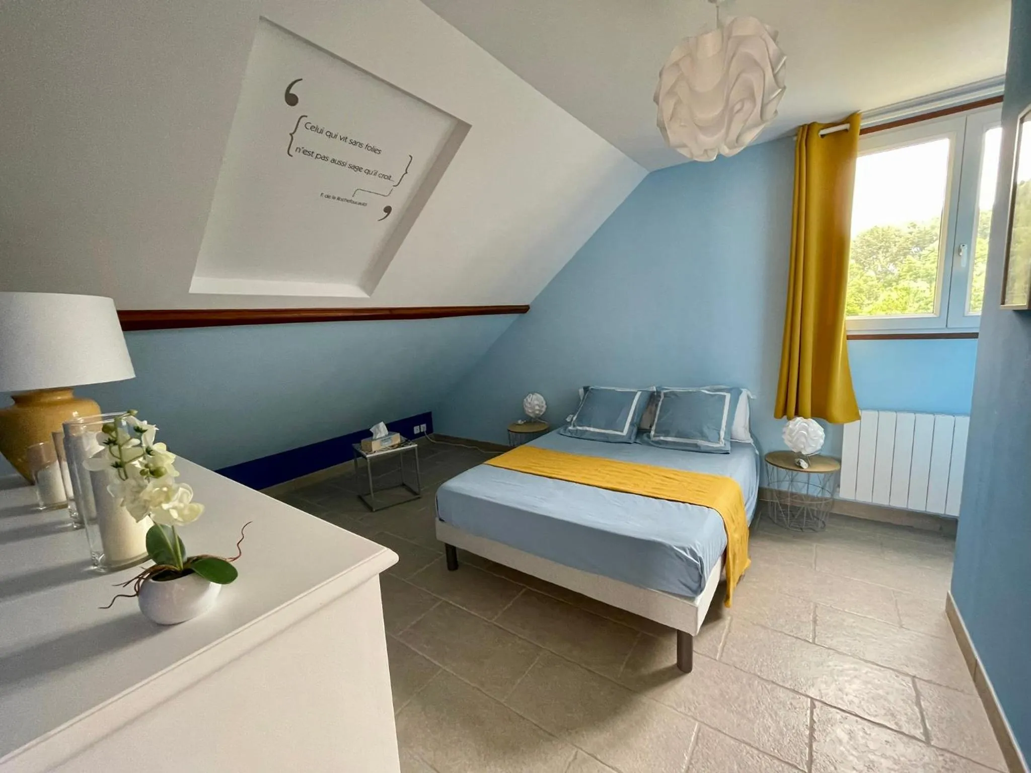 Bedroom in Au Nom des Dames, Maison et Table d'Hôtes, près de Chenonceau et du Zoo de Beauval
