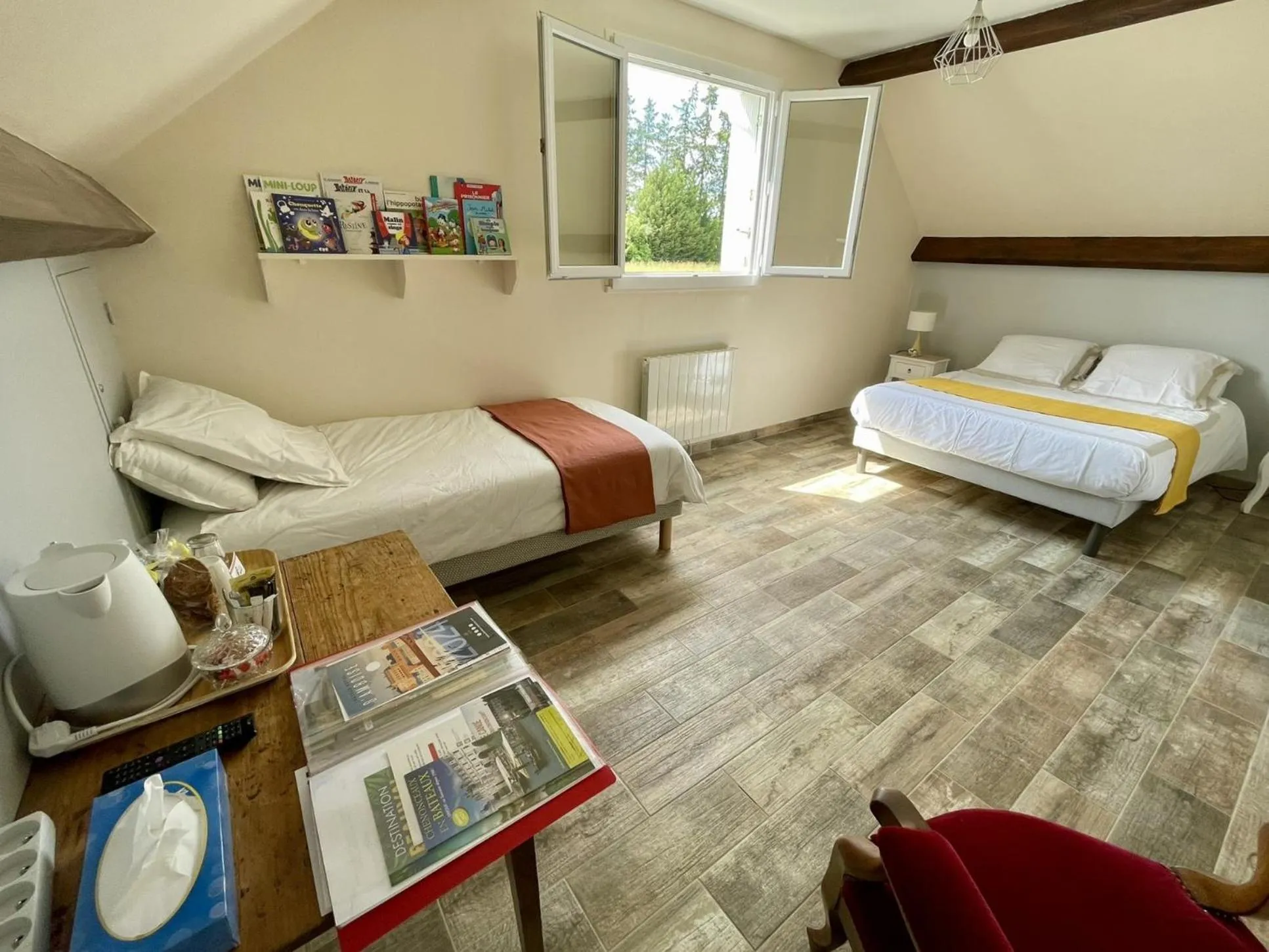 Photo of the whole room in Au Nom des Dames, Maison et Table d'Hôtes, près de Chenonceau et du Zoo de Beauval