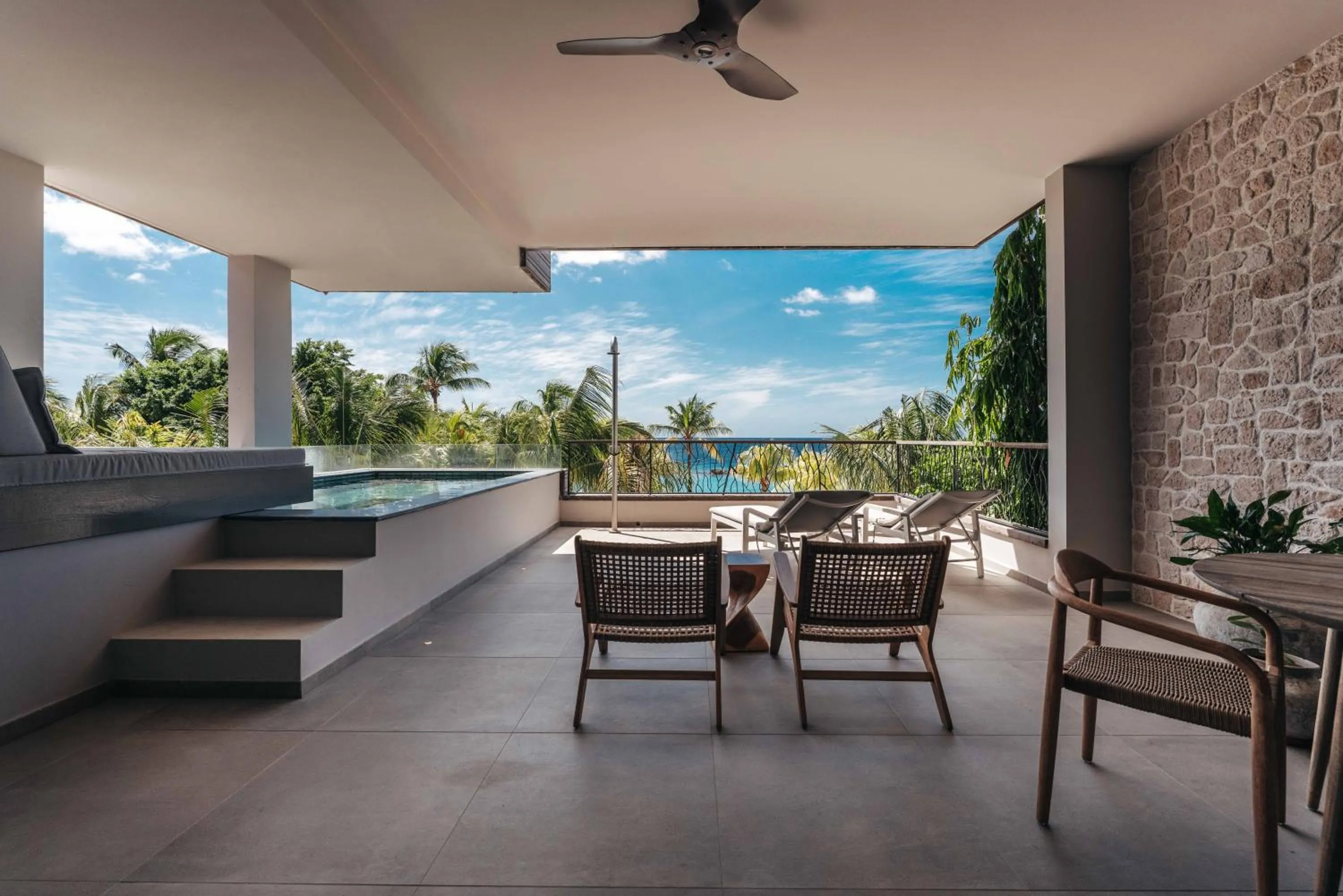 Balcony/Terrace in Kontiki Beach Resort