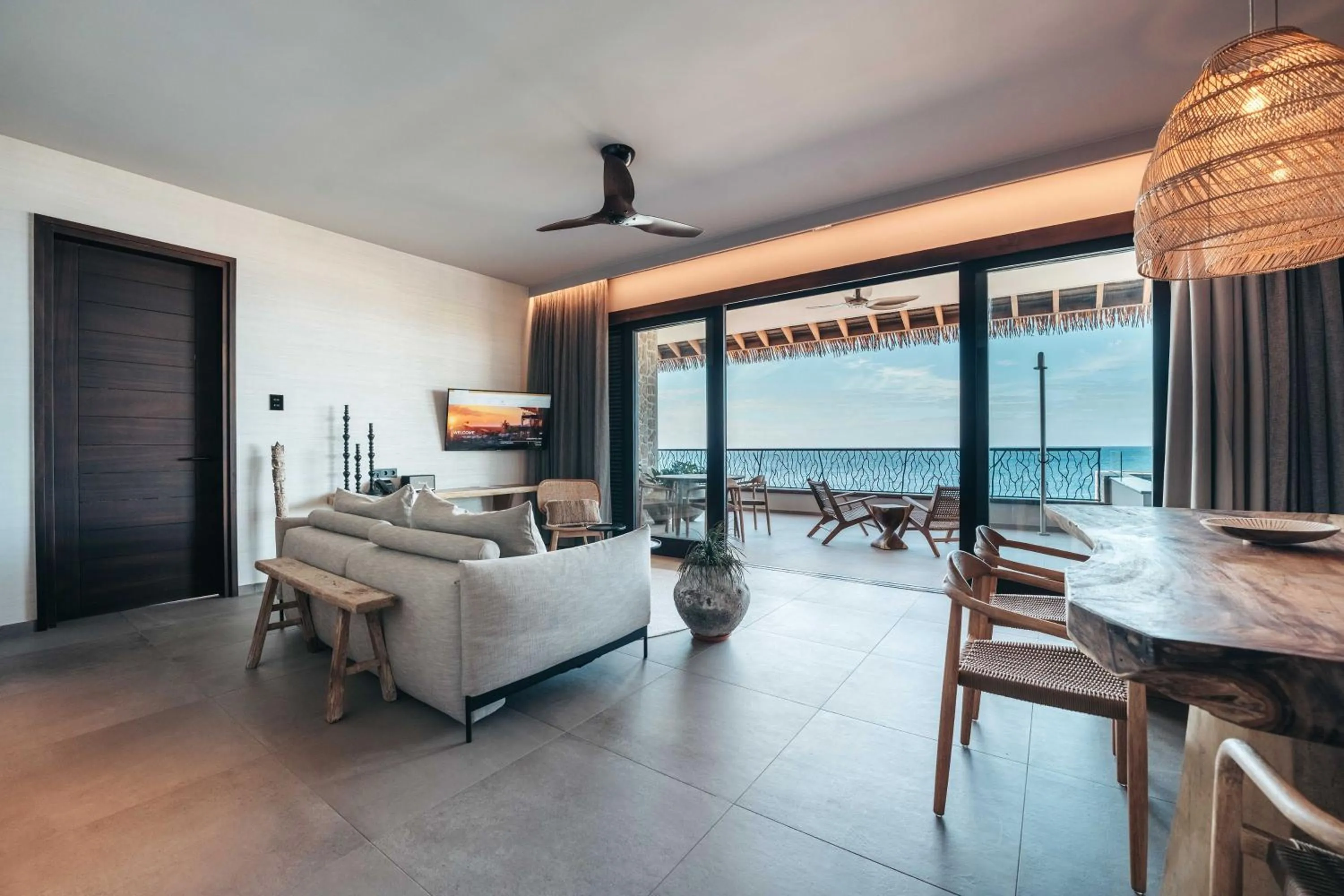 Living room, Bed in Kontiki Beach Resort