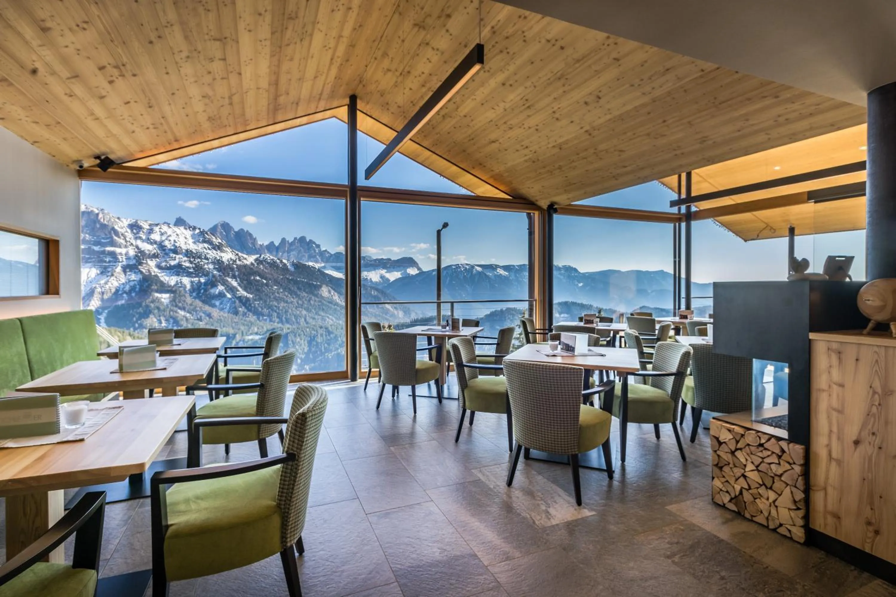 Communal lounge/ TV room in Berghotel Schlemmer