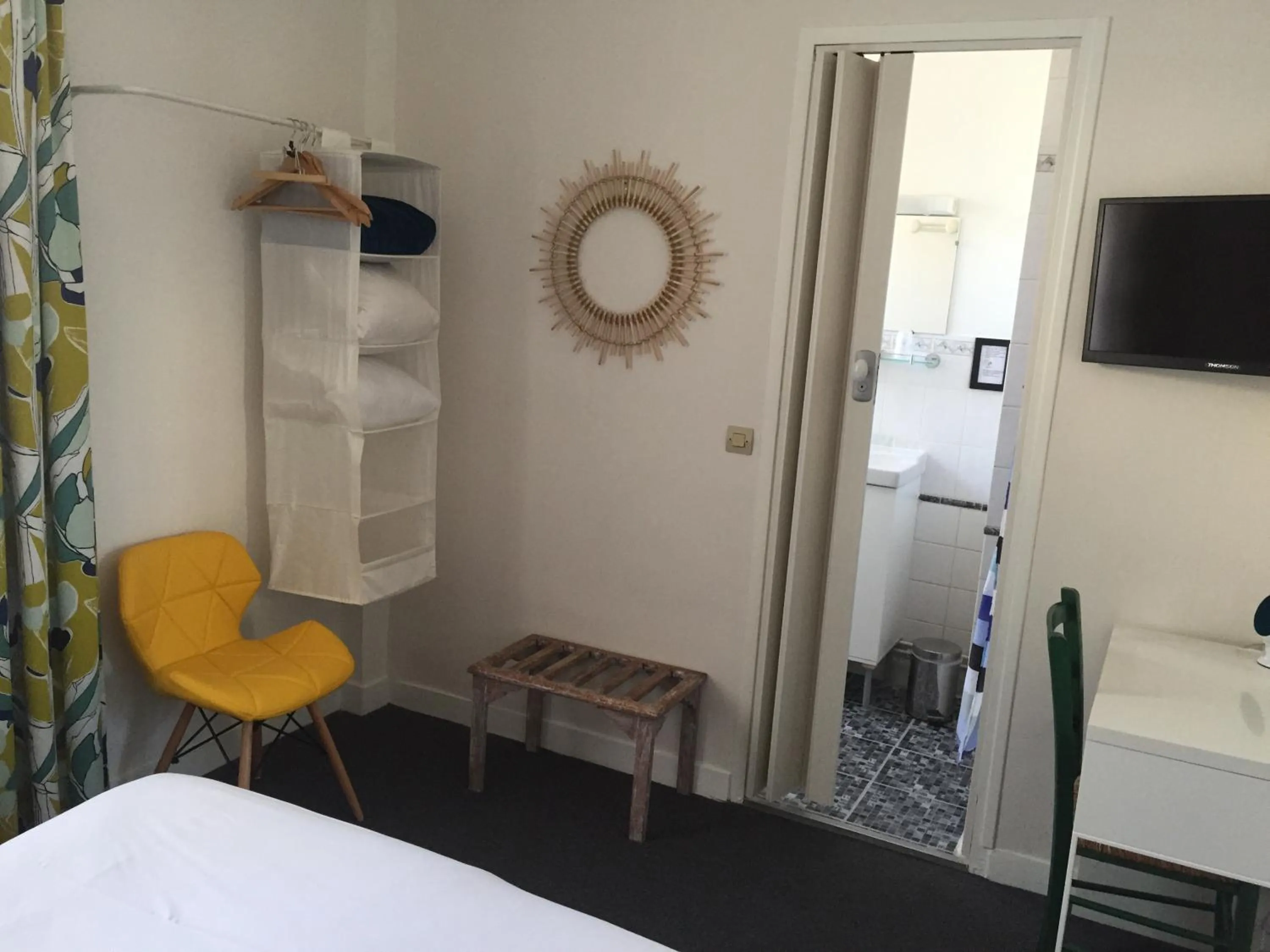 Photo of the whole room, Bed in Hôtel L'Estran