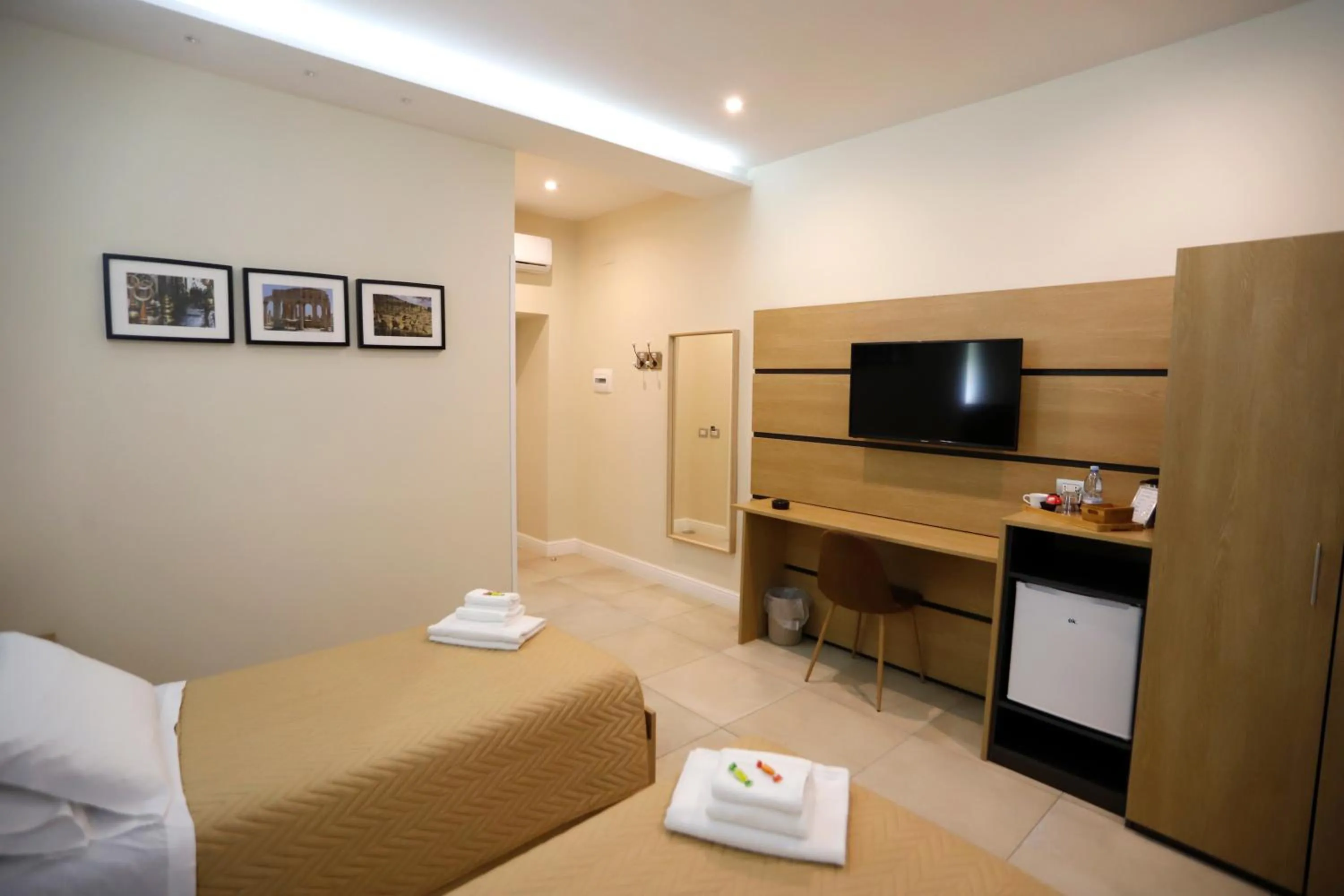 Photo of the whole room in VICTORIA HOTEL B&B