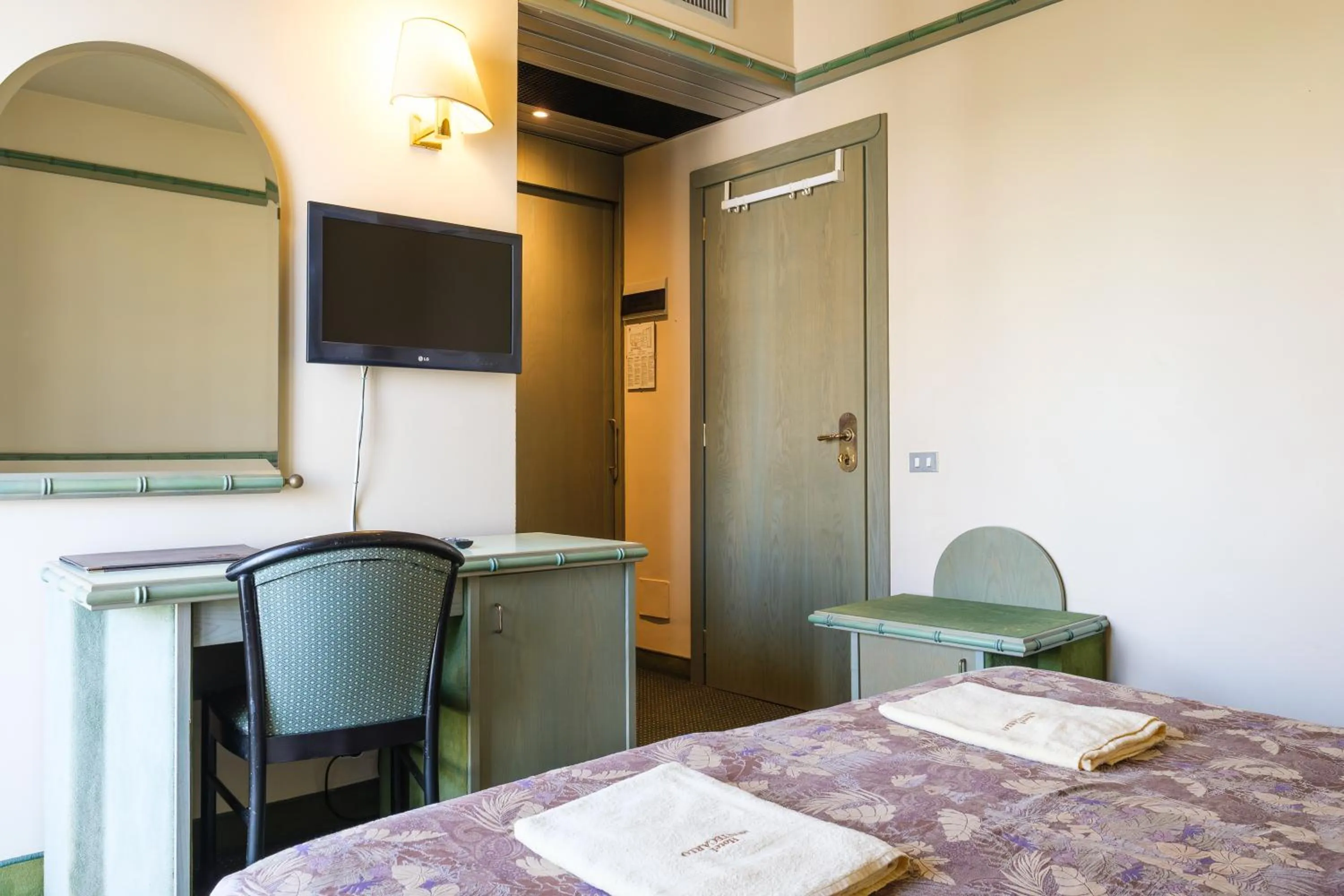 Bed in Hotel Montecarlo