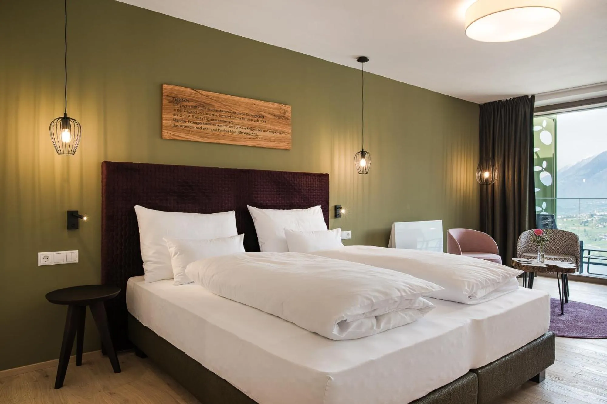 Bed in Oliven- & Genusshotel Hirzer