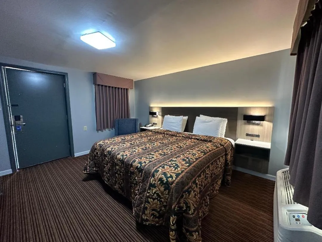 Bed in Rodeway Inn & Suites Walhalla