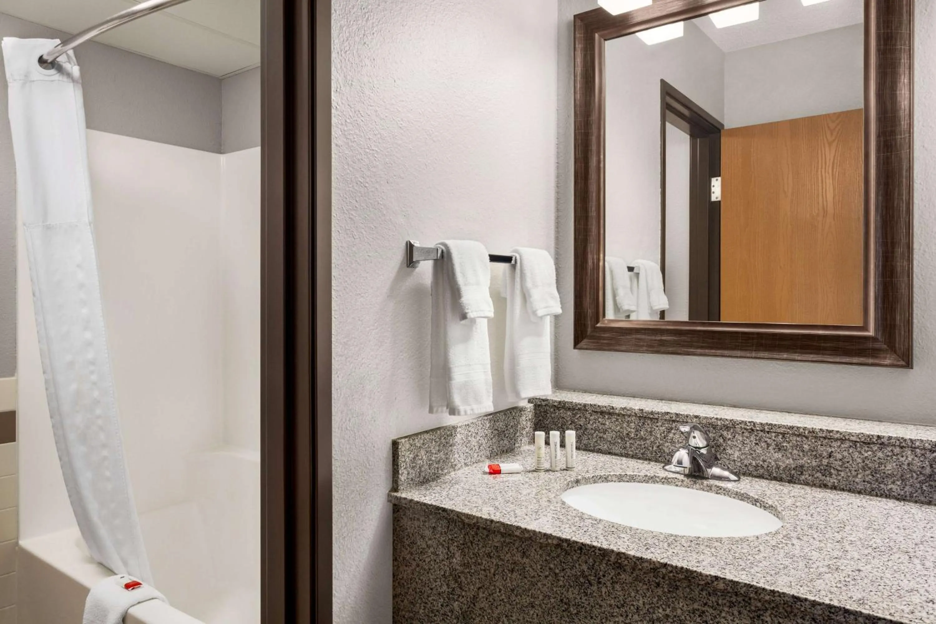 TV and multimedia in AmericInn by Wyndham Sauk Centre