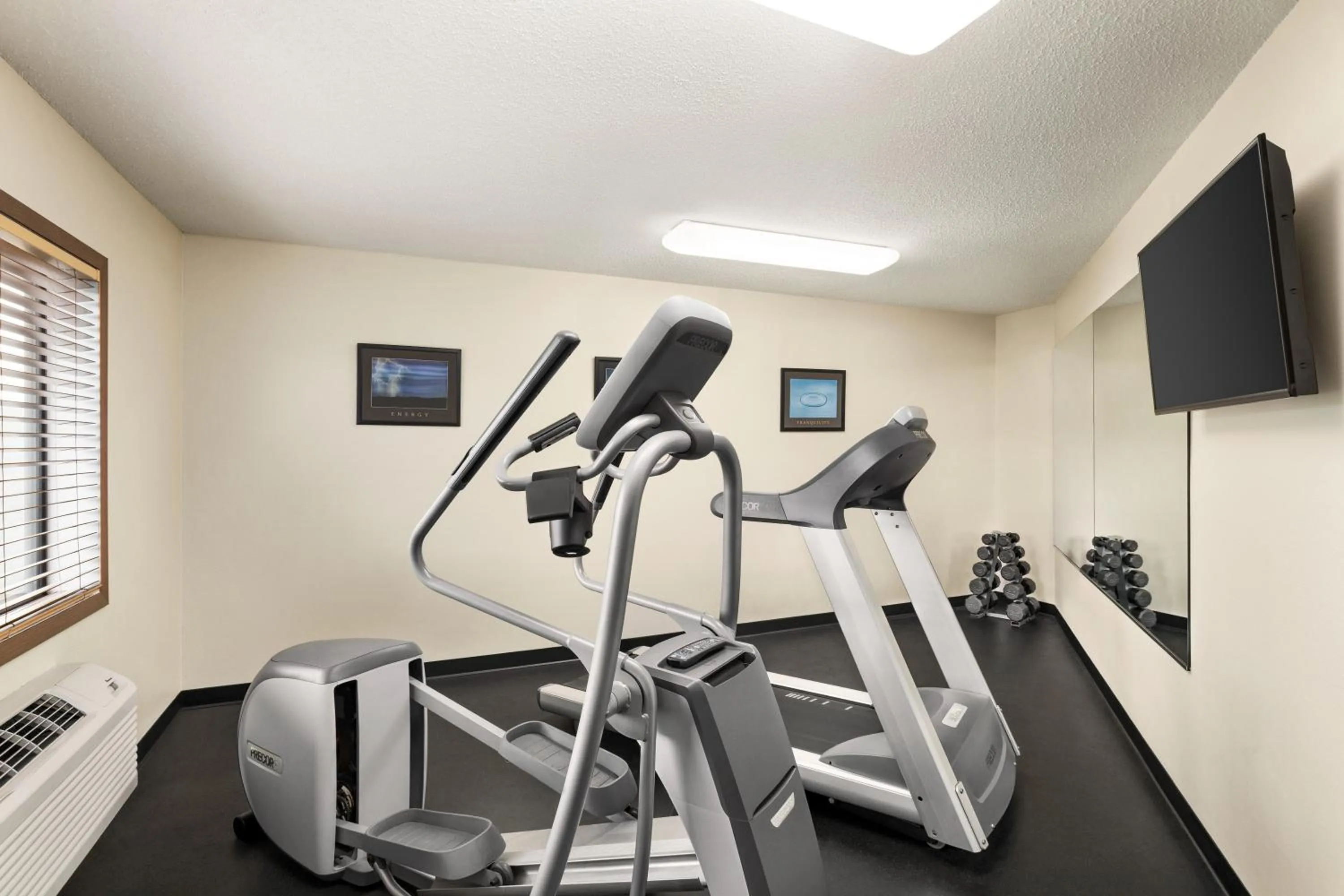 Fitness centre/facilities in AmericInn by Wyndham Sauk Centre