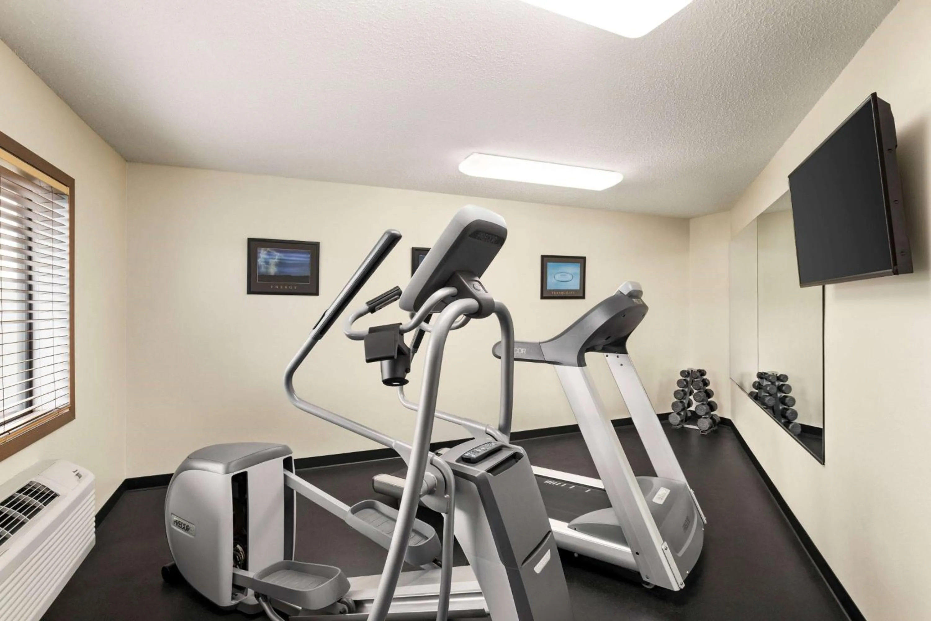 Fitness centre/facilities in AmericInn by Wyndham Sauk Centre
