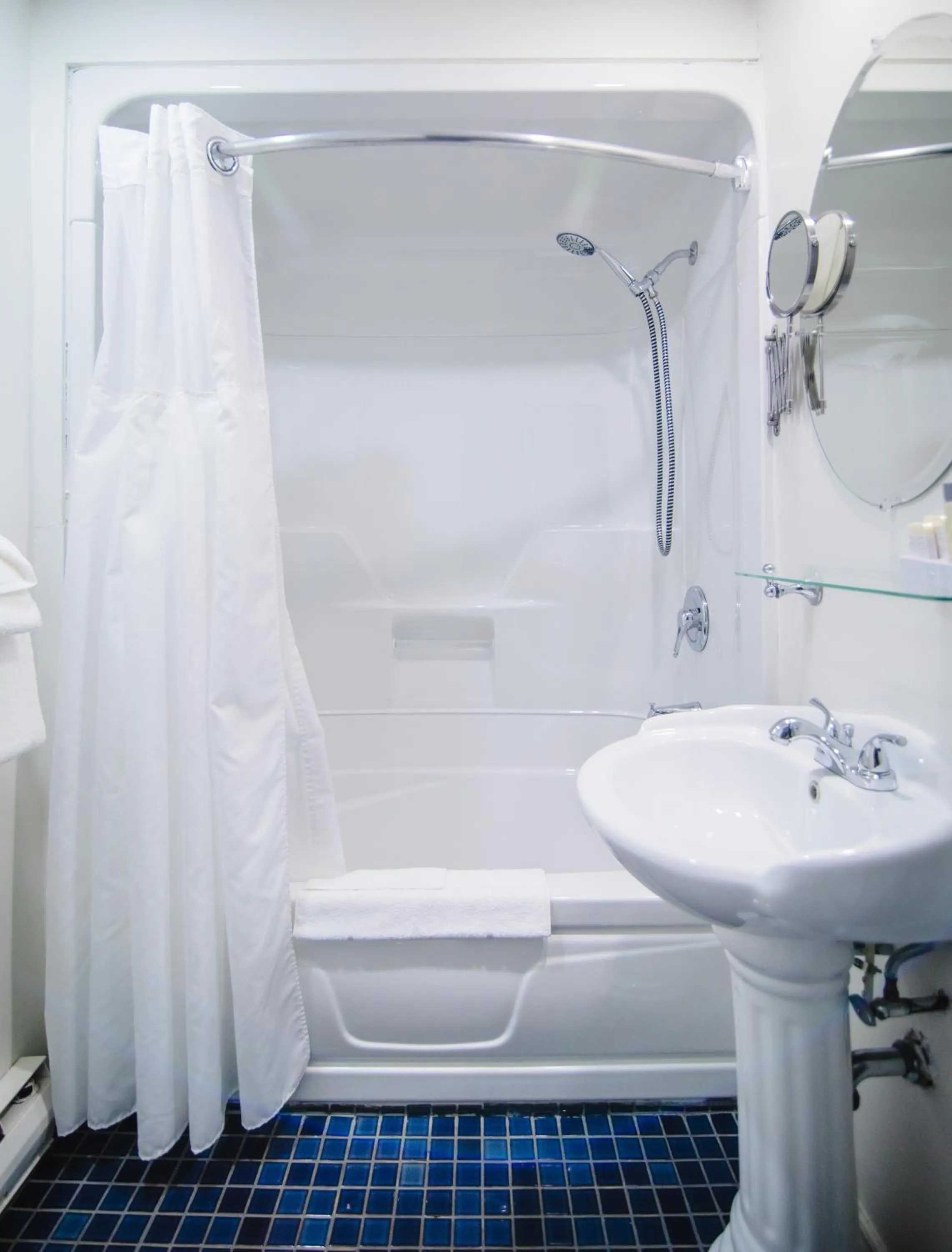 Riôtel Carleton-sur-Mer