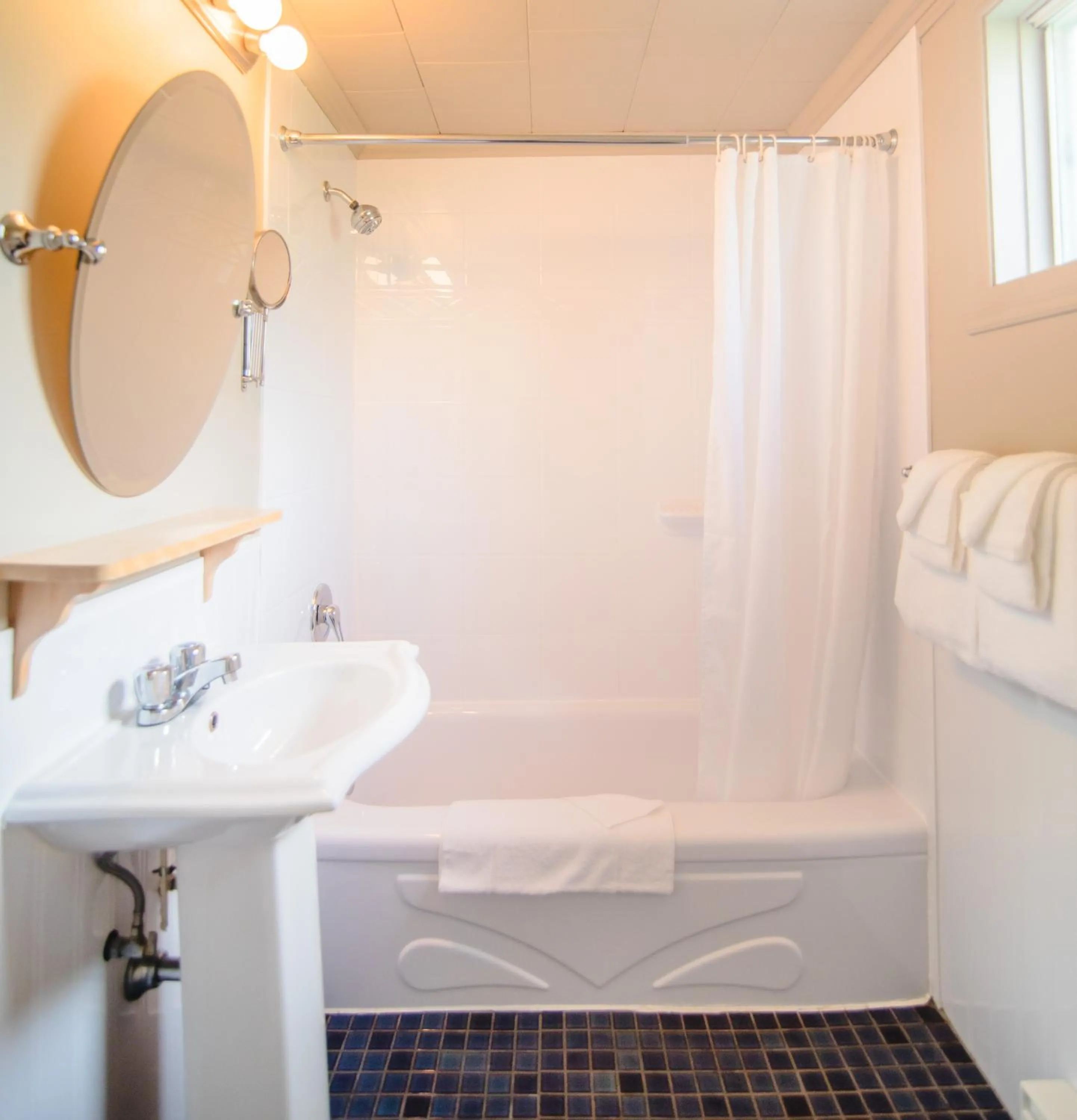 Riôtel Carleton-sur-Mer