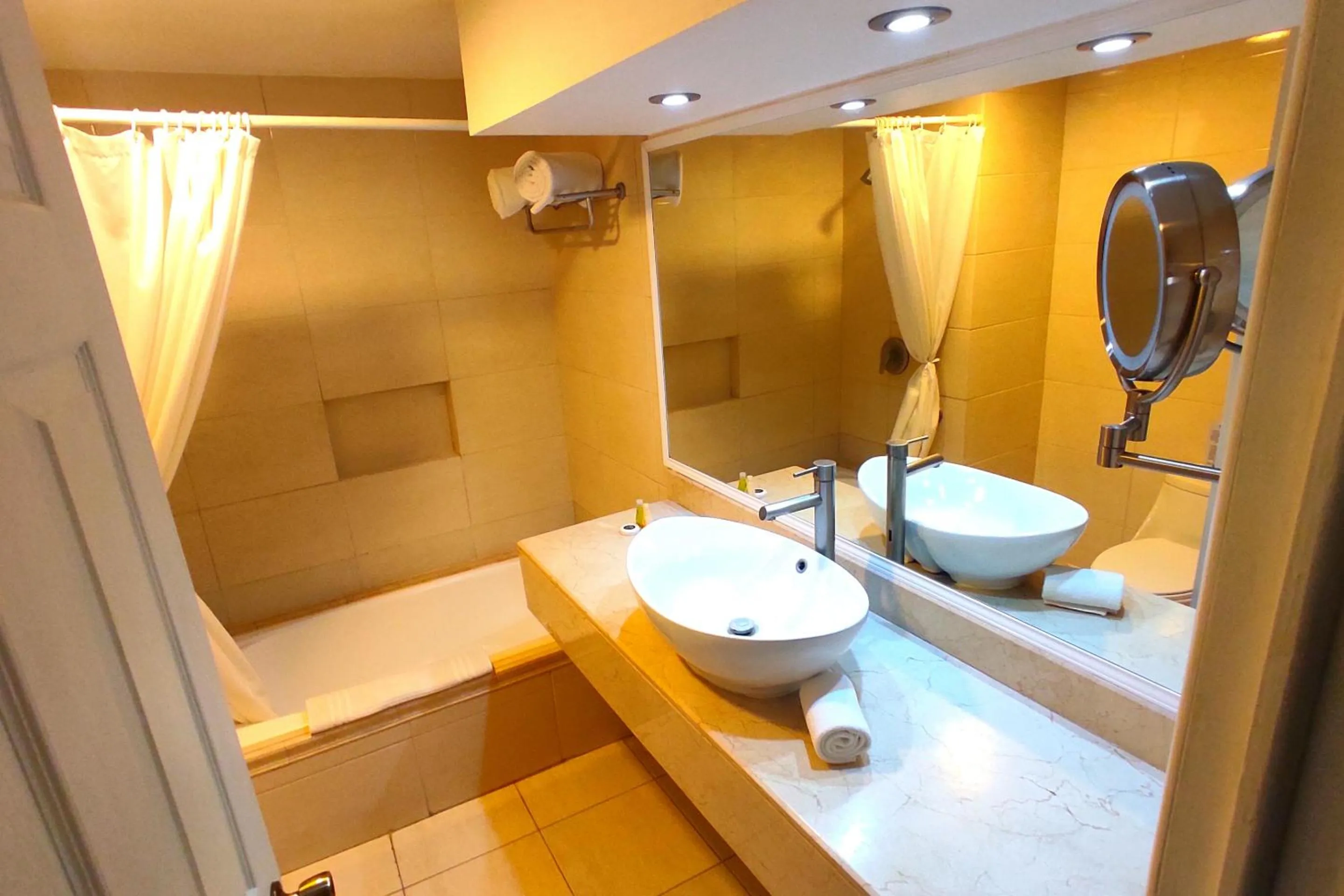 Bathroom in Hotel Real del Bosque Golf and Spa