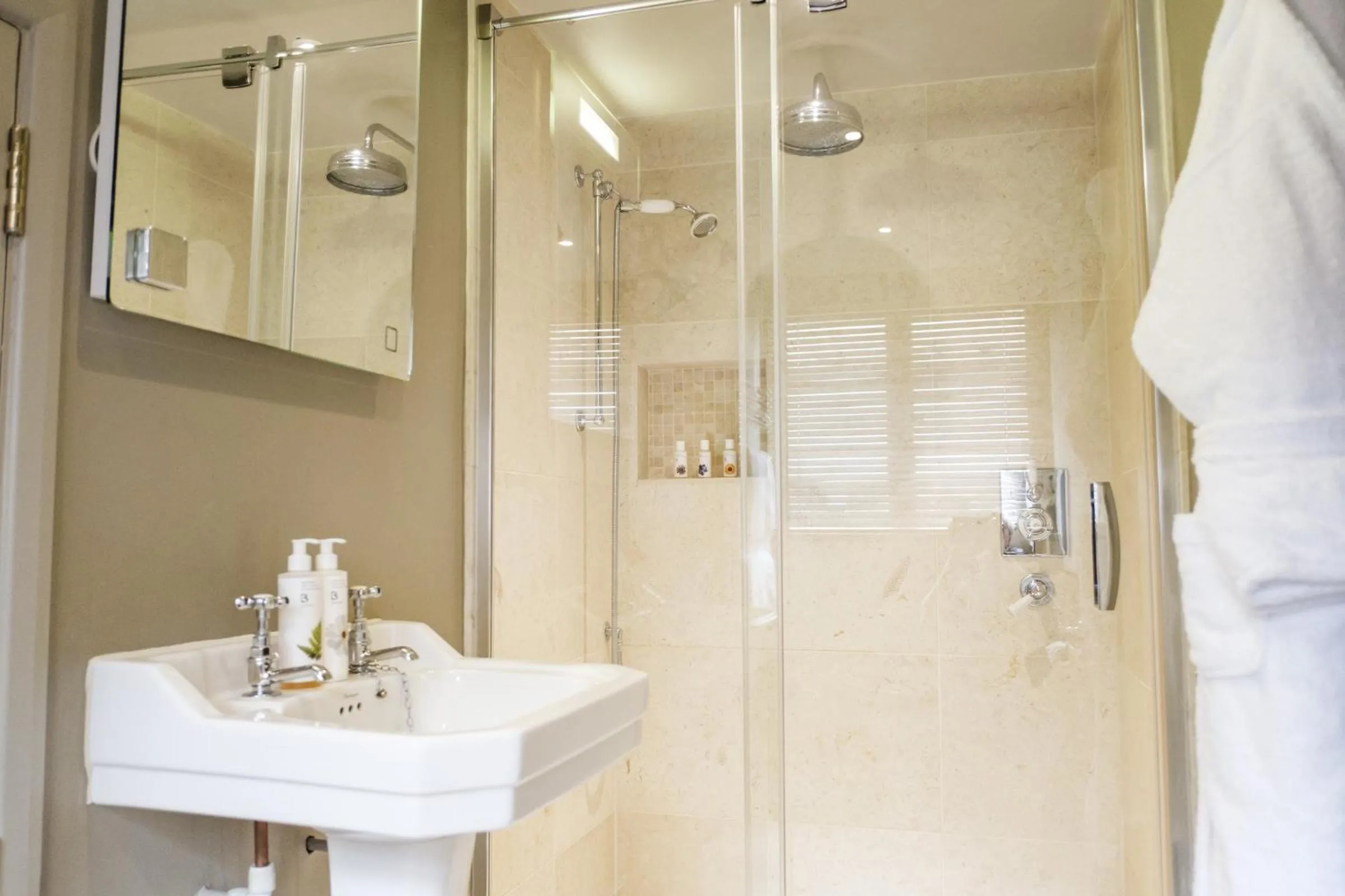 Shower in The Methuen Arms