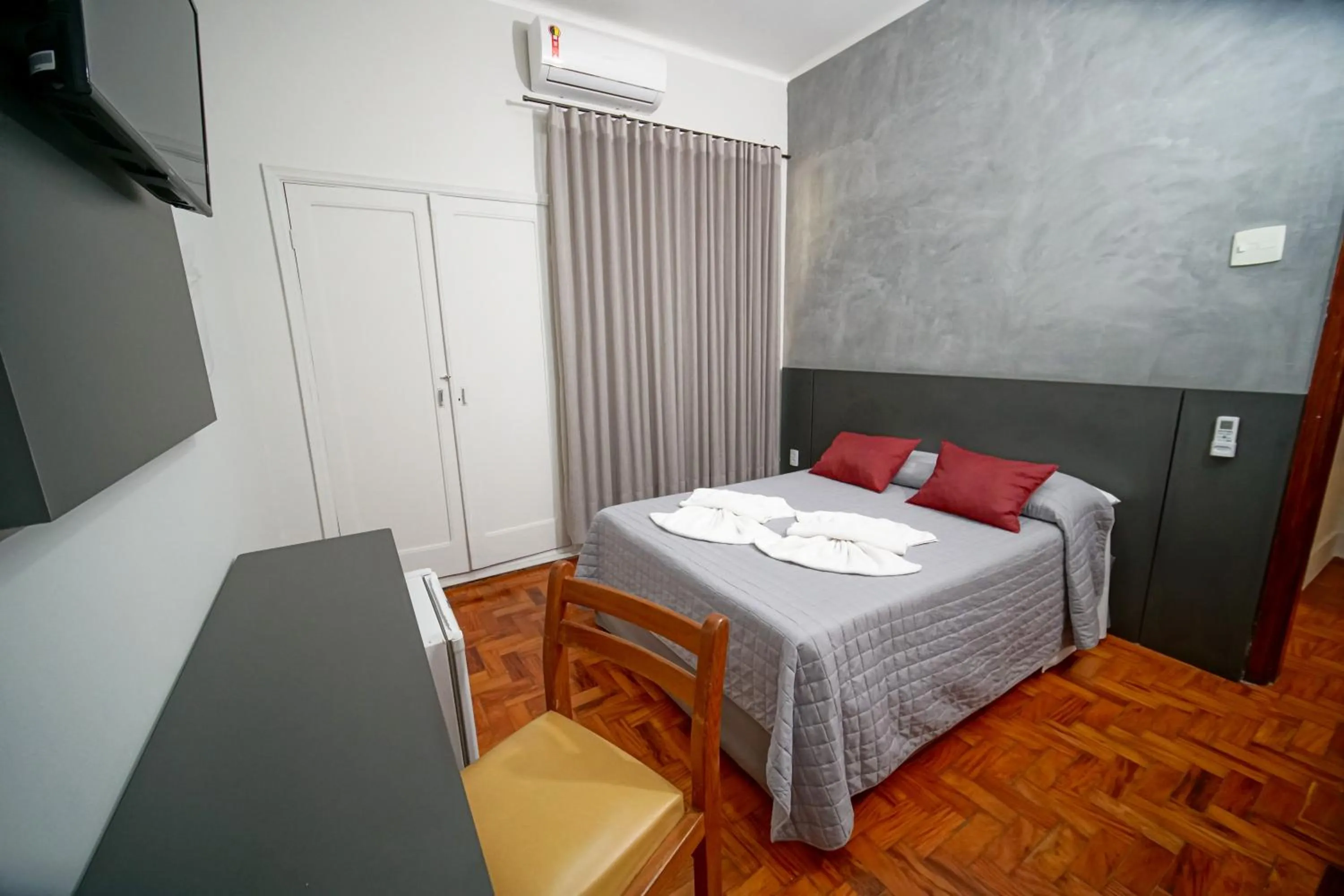 Bedroom, Bed in Hotel Euro Suite Poços de Caldas By Nacional Inn