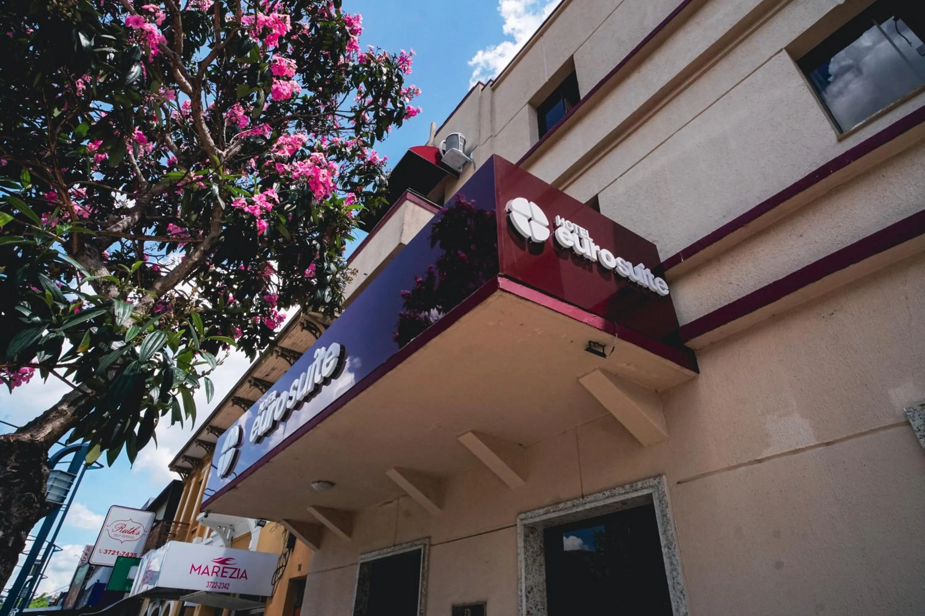 Property building in Hotel Euro Suite Poços de Caldas By Nacional Inn