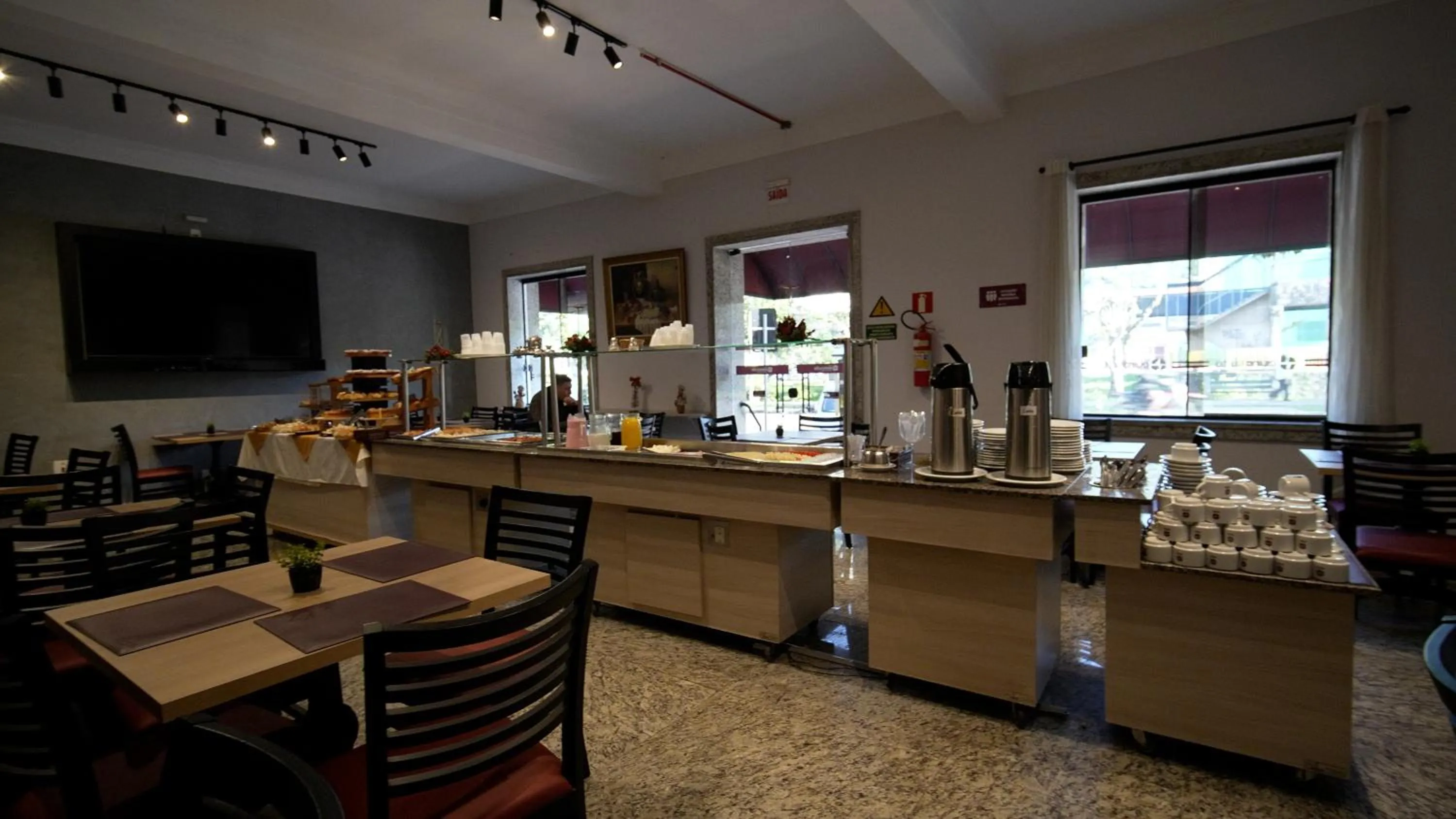 Restaurant/places to eat in Hotel Euro Suite Poços de Caldas By Nacional Inn