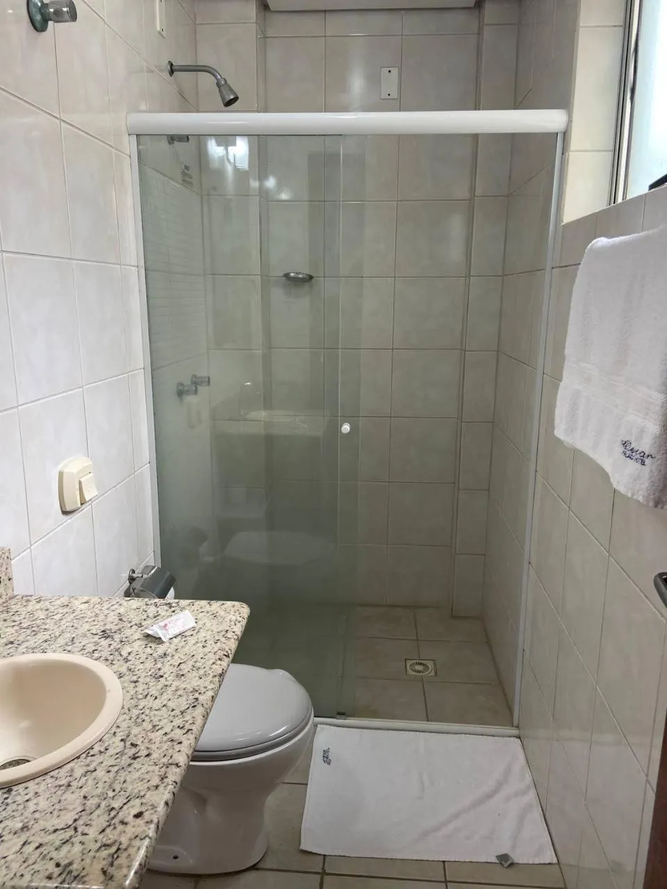 Shower in Oscar Palace Hotel - Centro de Tubarão