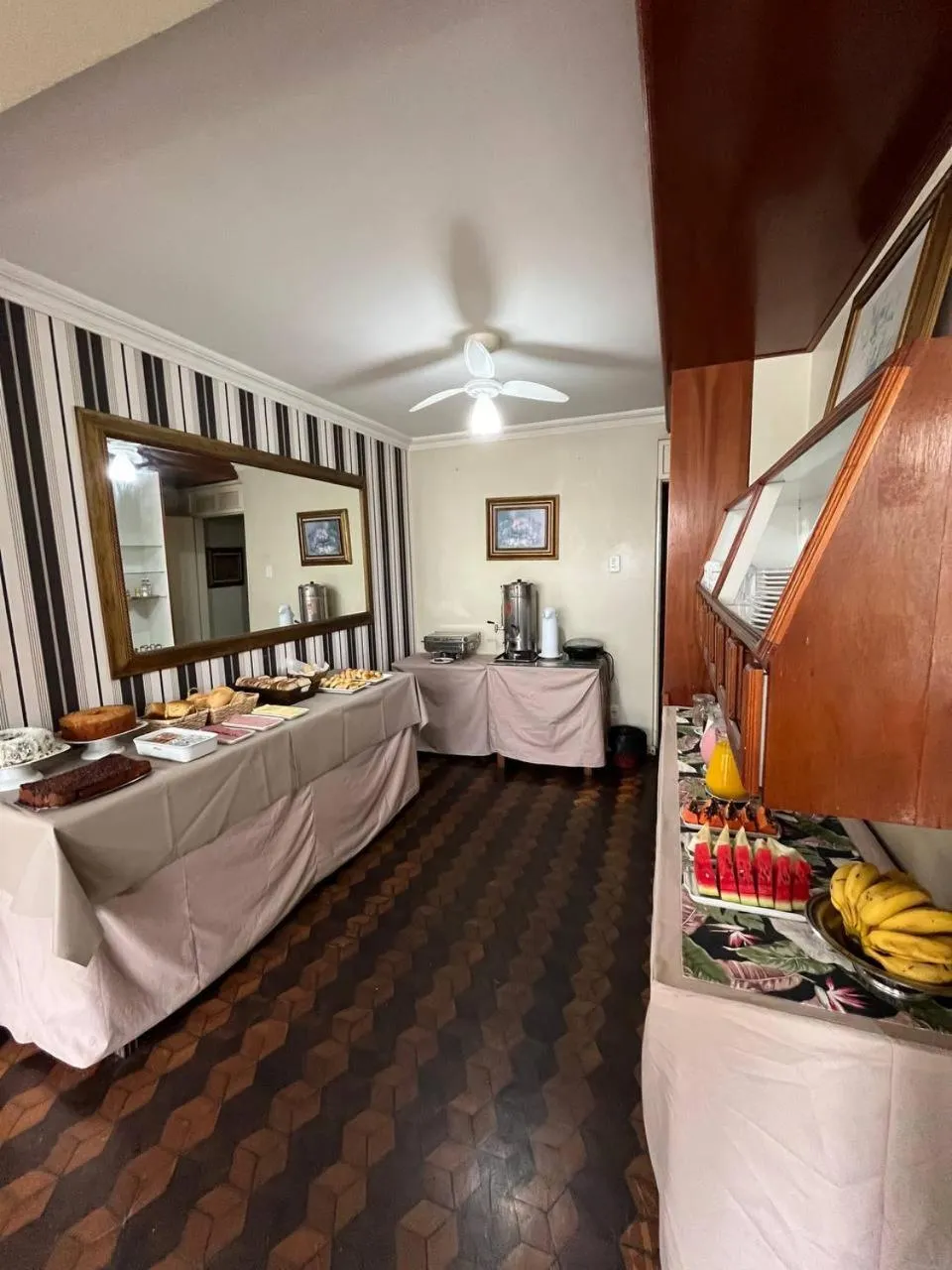 Buffet breakfast in Oscar Palace Hotel - Centro de Tubarão