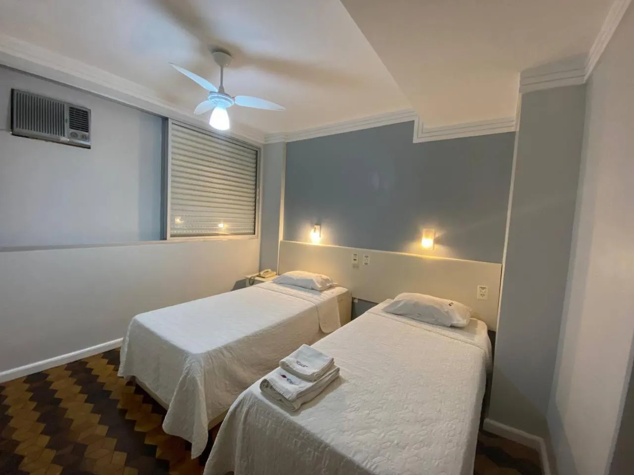 Photo of the whole room, Bed in Oscar Palace Hotel - Centro de Tubarão