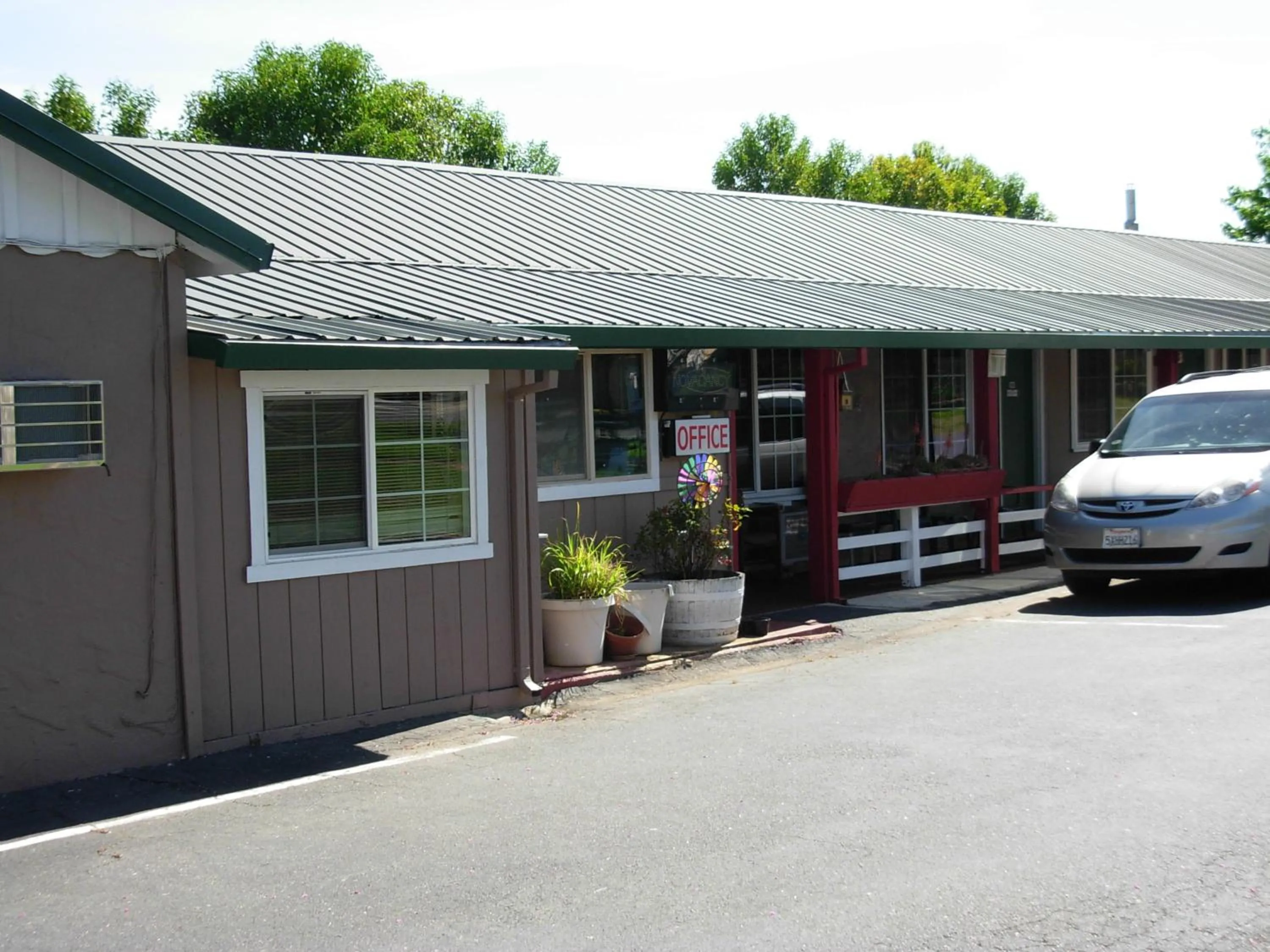 Property building in Jumping Frog Motel
