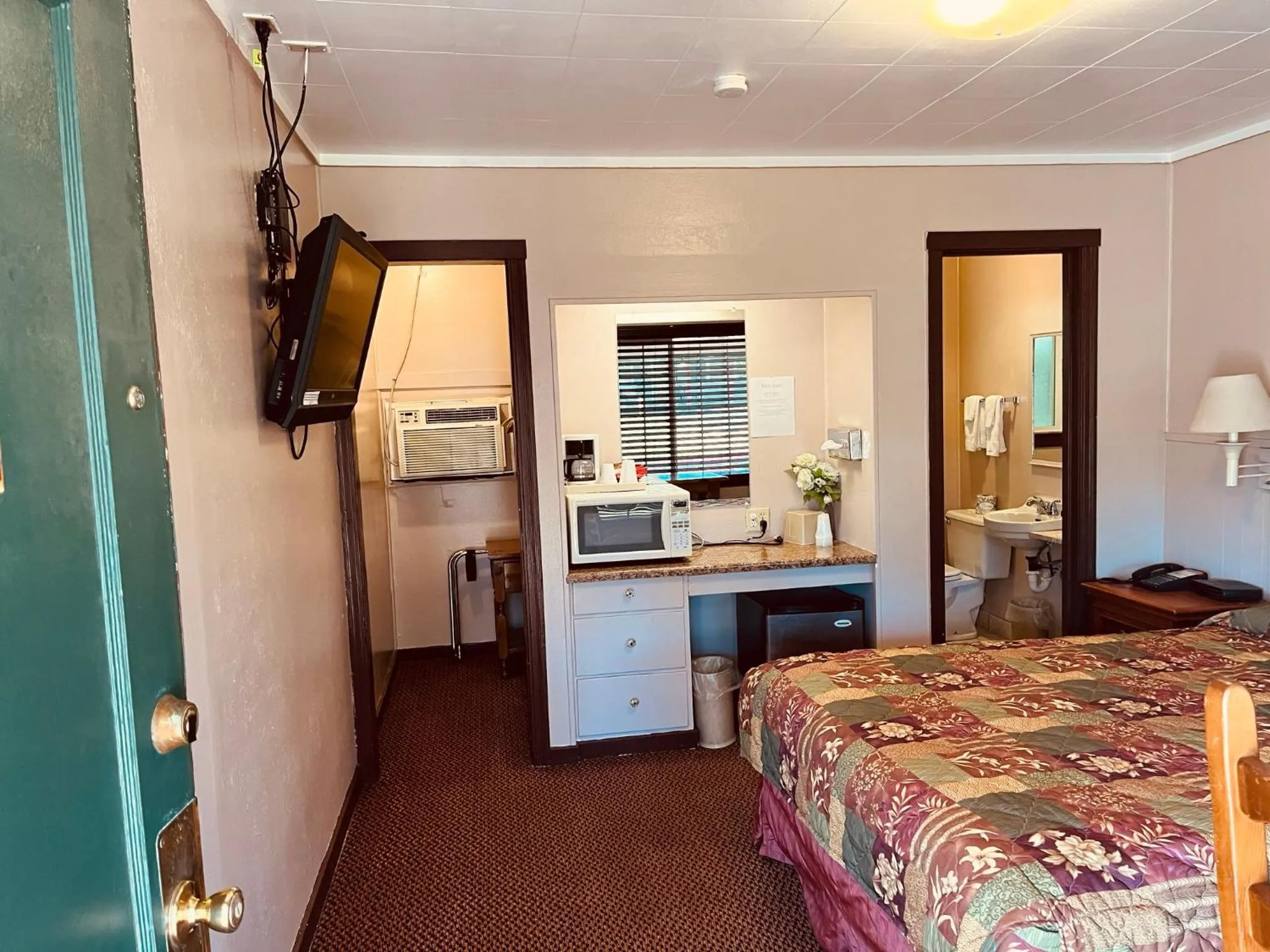 Bed in Jumping Frog Motel