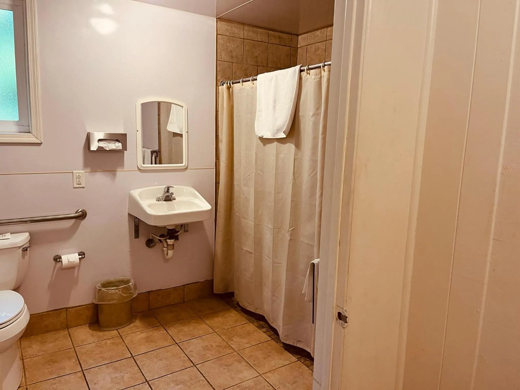 Bathroom in Jumping Frog Motel