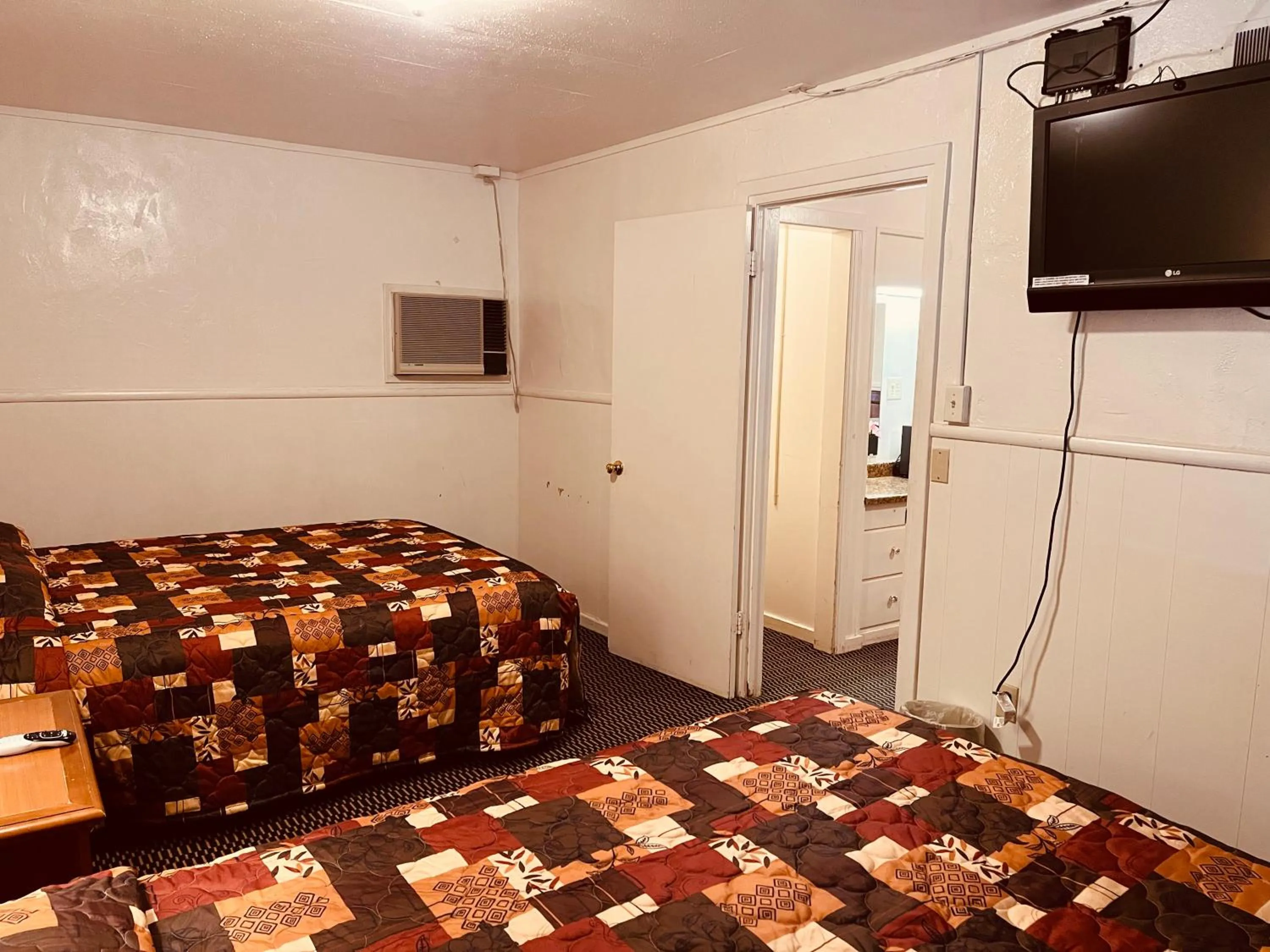 TV and multimedia, Bed in Jumping Frog Motel