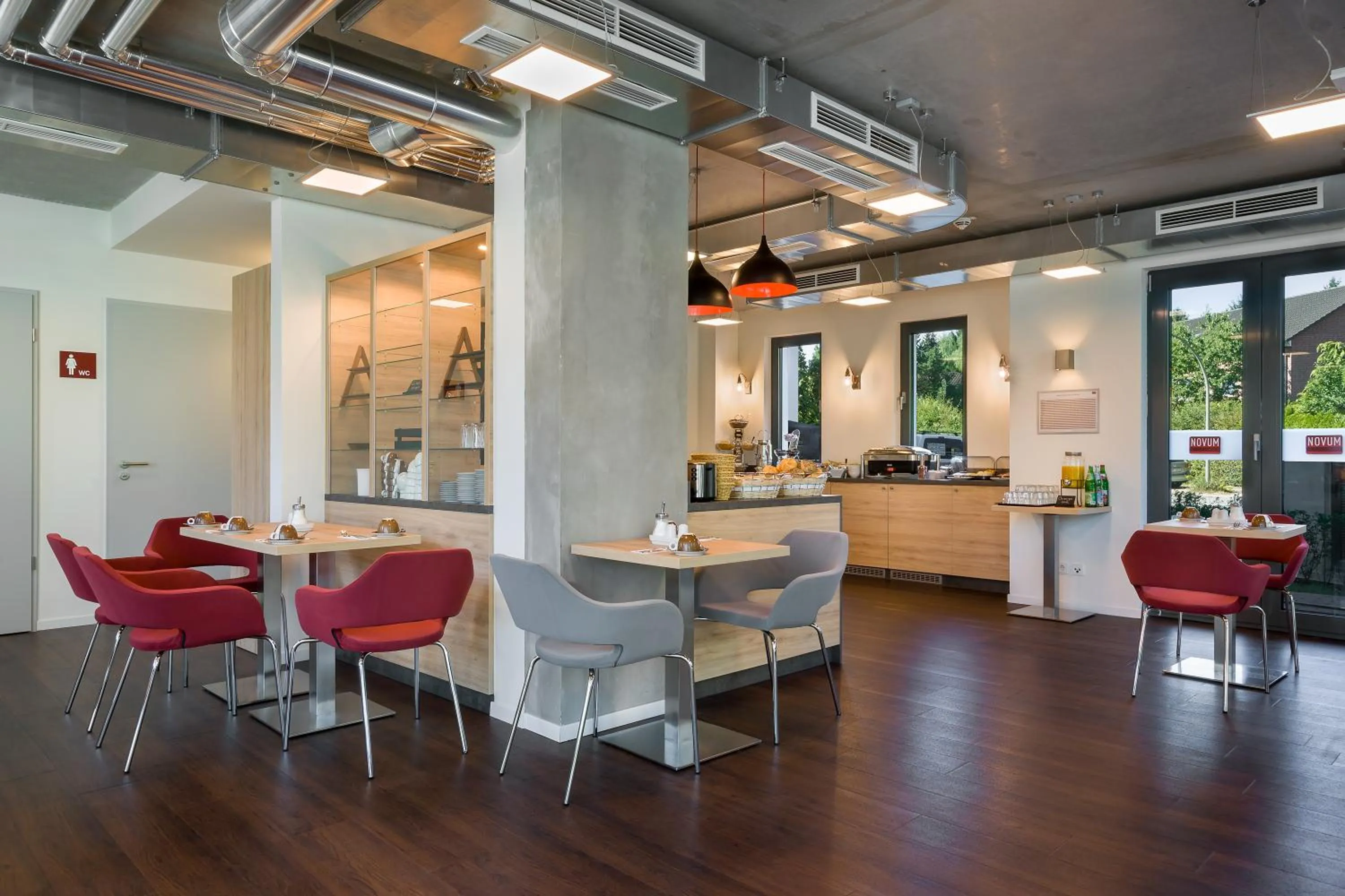 Restaurant/places to eat in Signature East Hotel Apartment