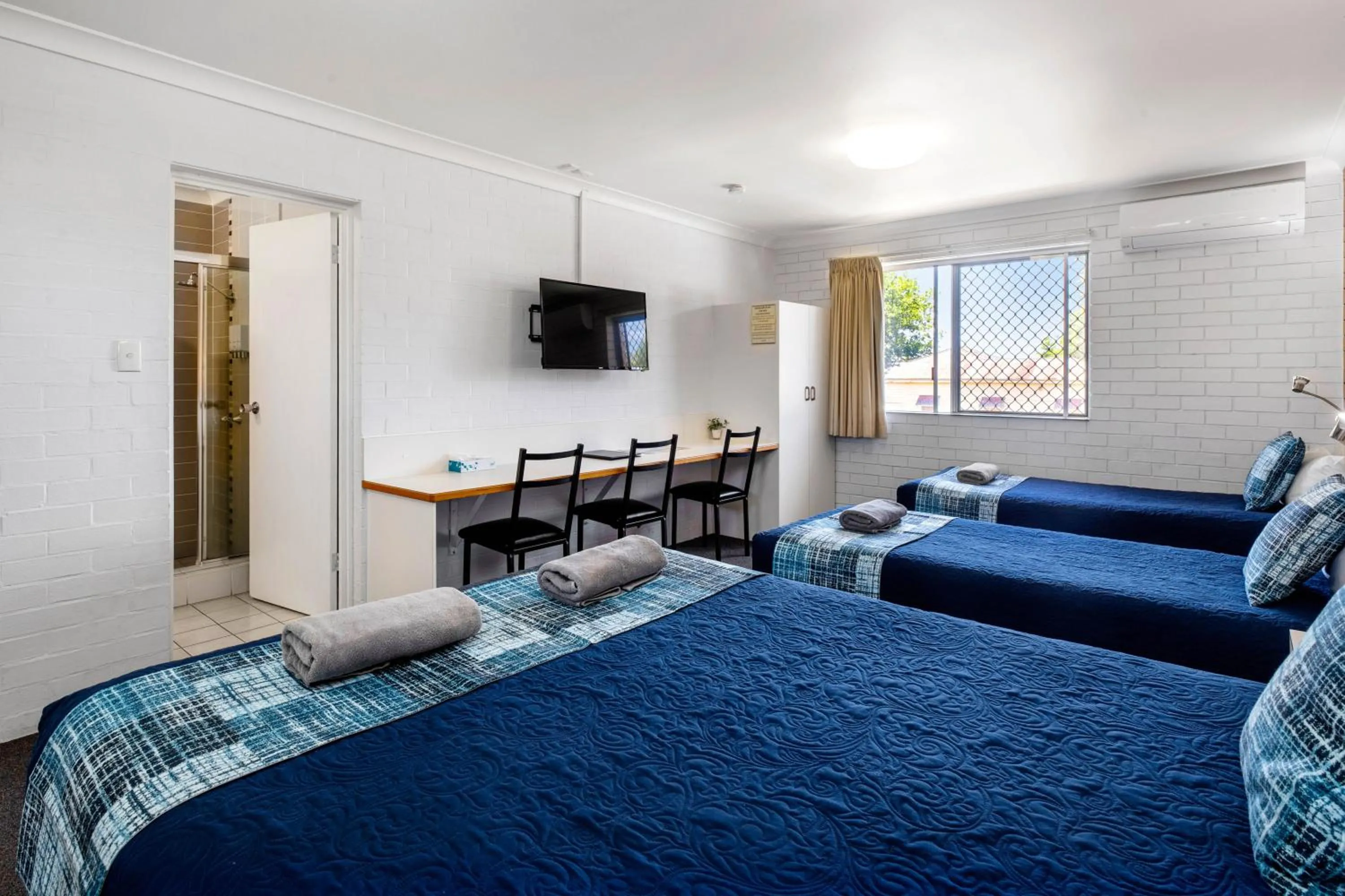 Bed in Leichhardt Motor Inn