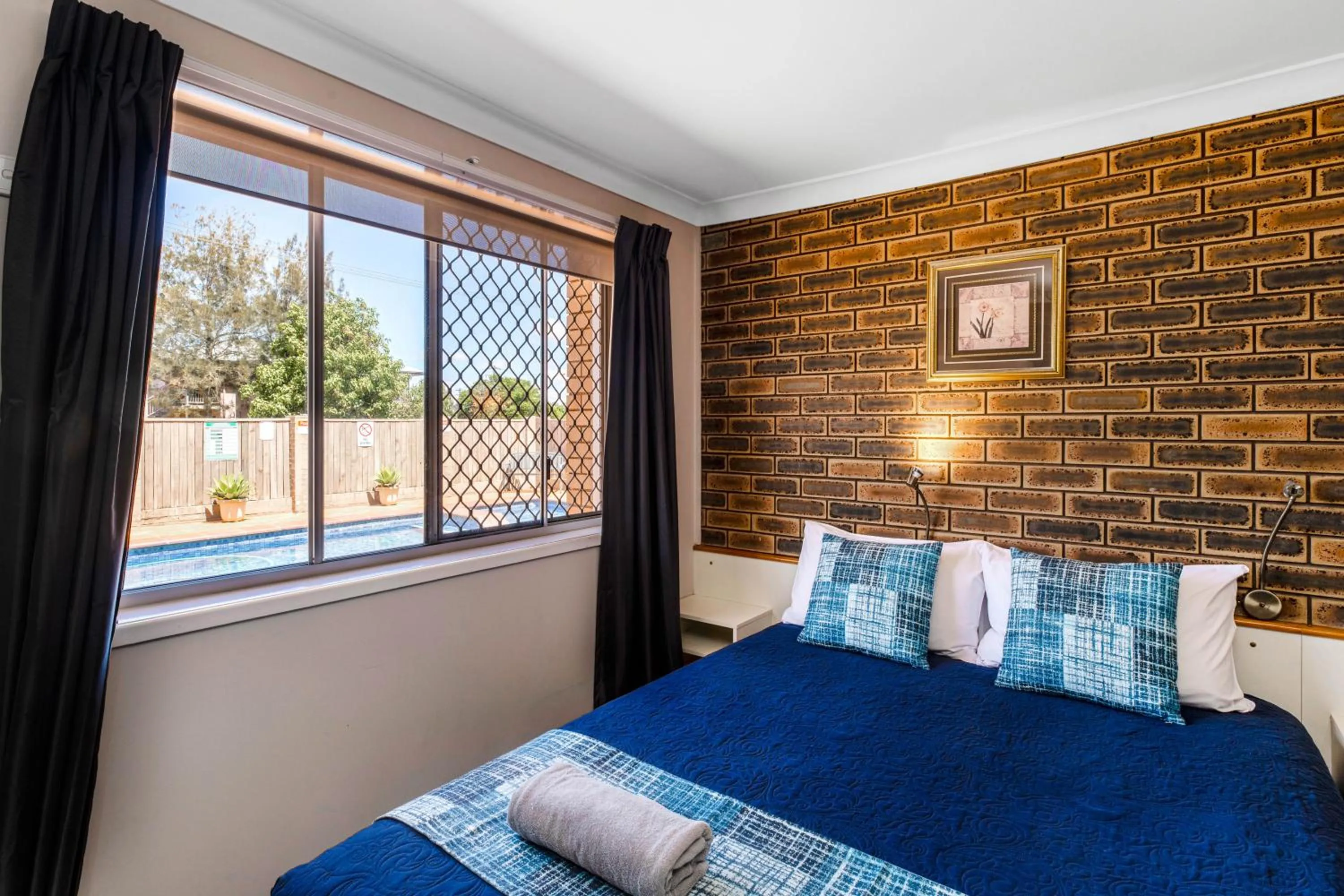 Bed in Leichhardt Motor Inn