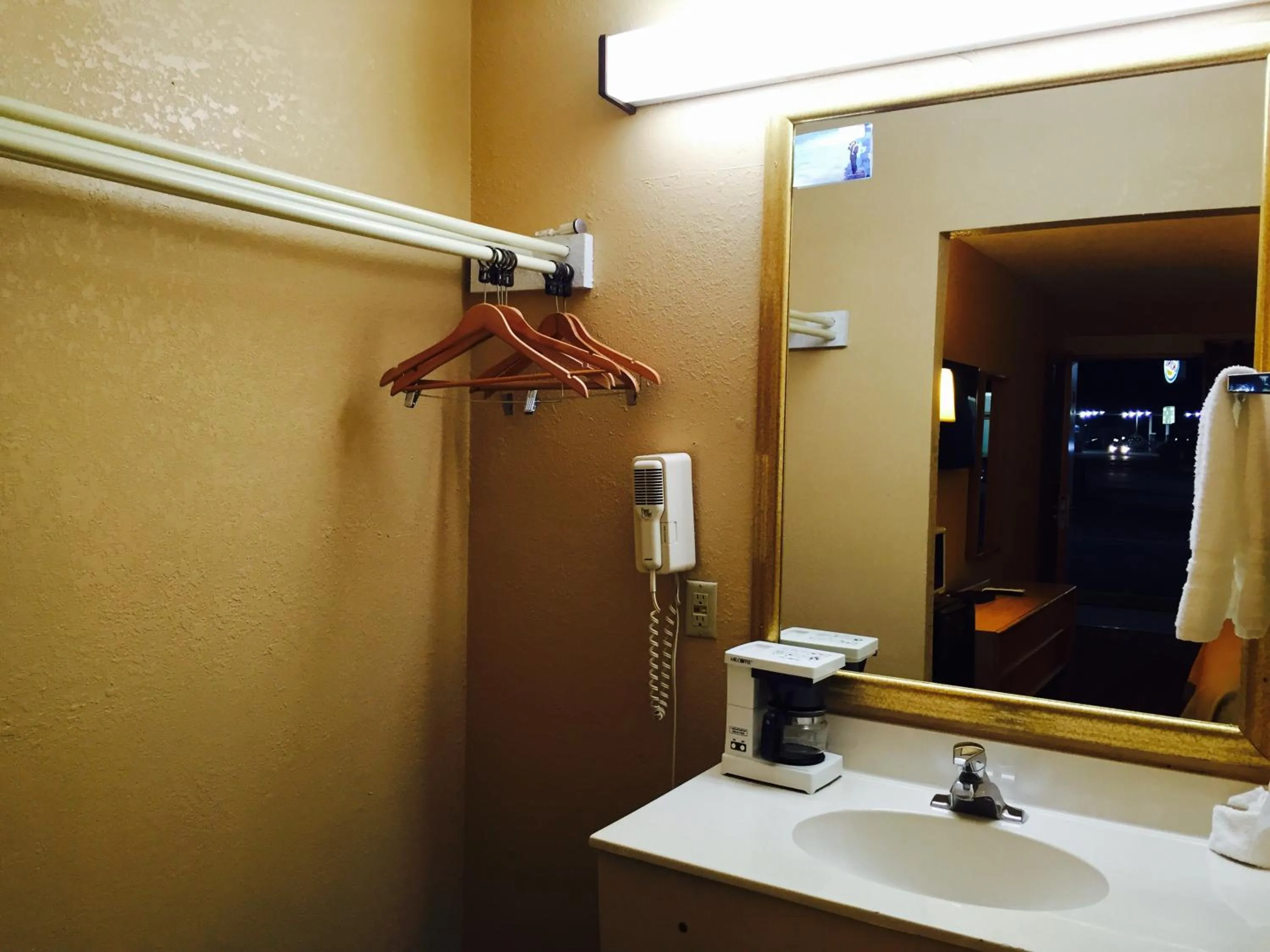 Area and facilities, Bathroom in Super 8 by Wyndham Longview/I-20