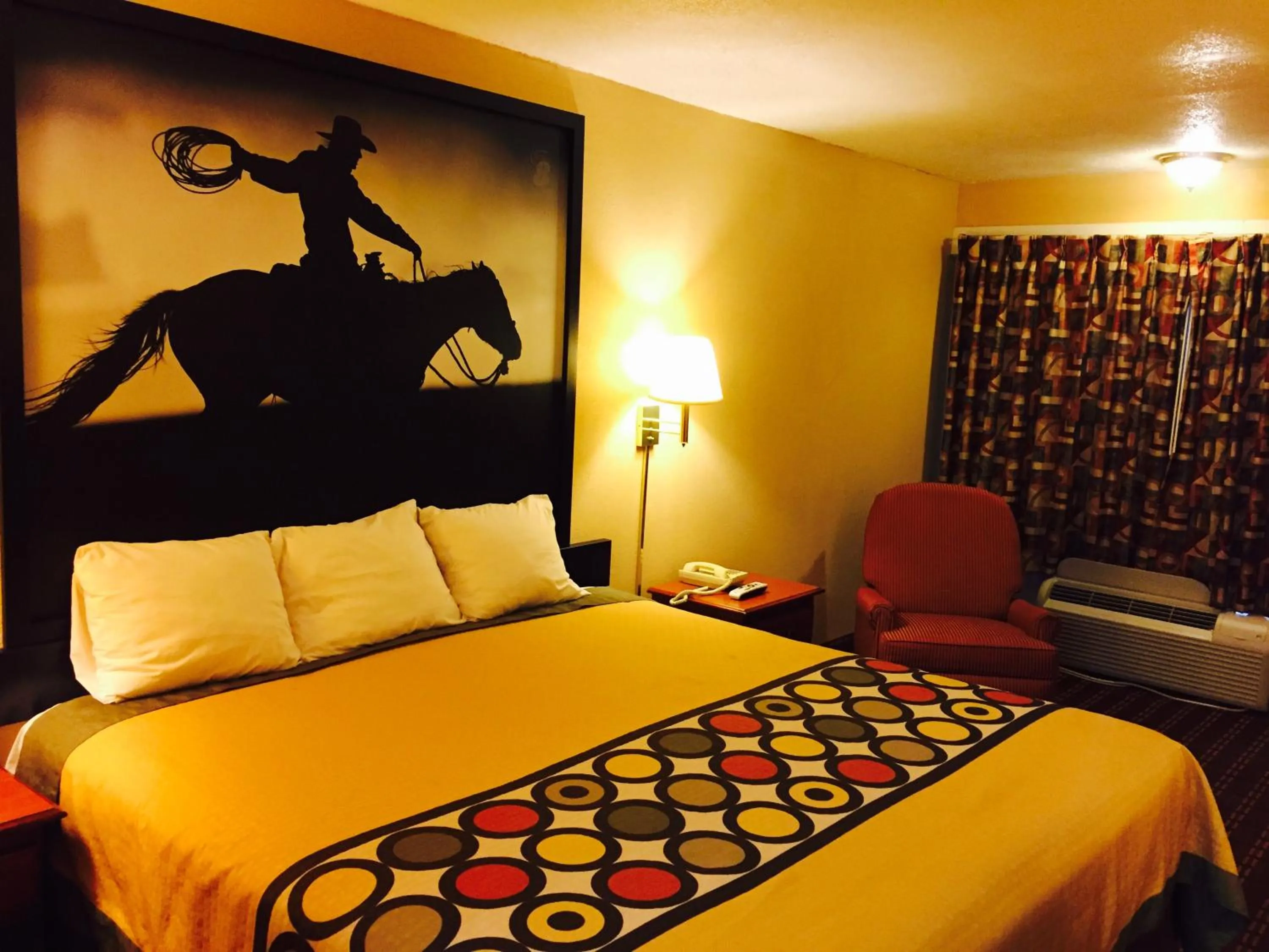 Bed, Room Photo in Super 8 by Wyndham Longview/I-20