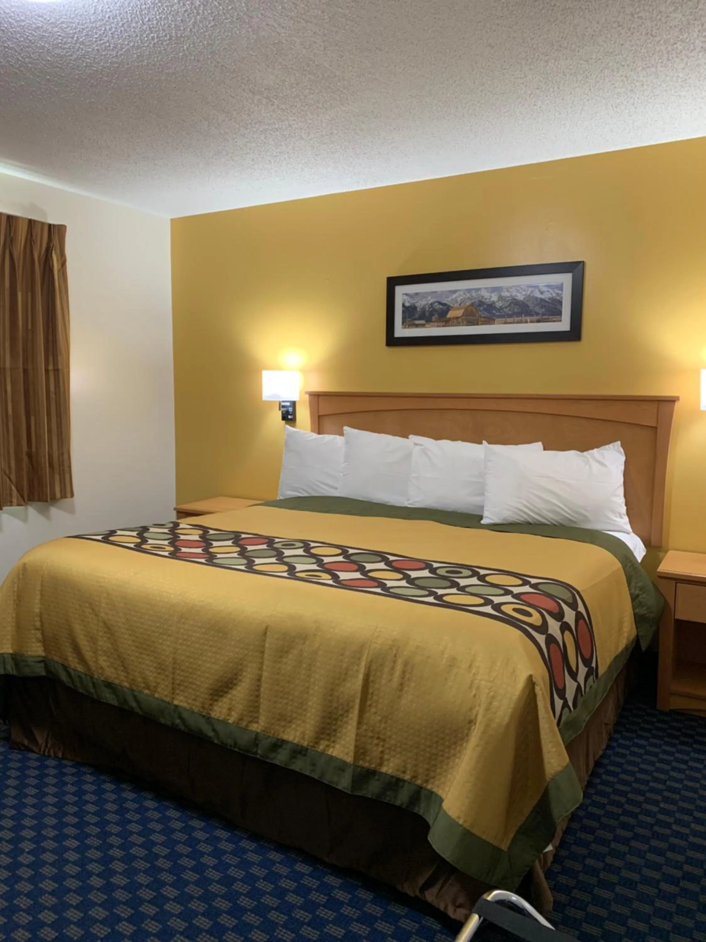 Bed in Westway Inn Motel