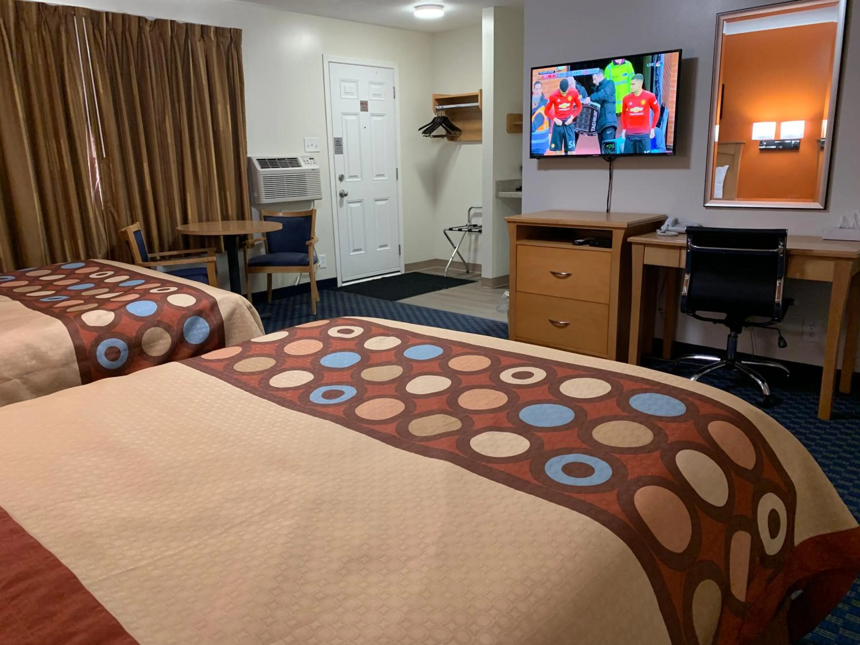 Coffee/tea facilities, Bed in Westway Inn Motel