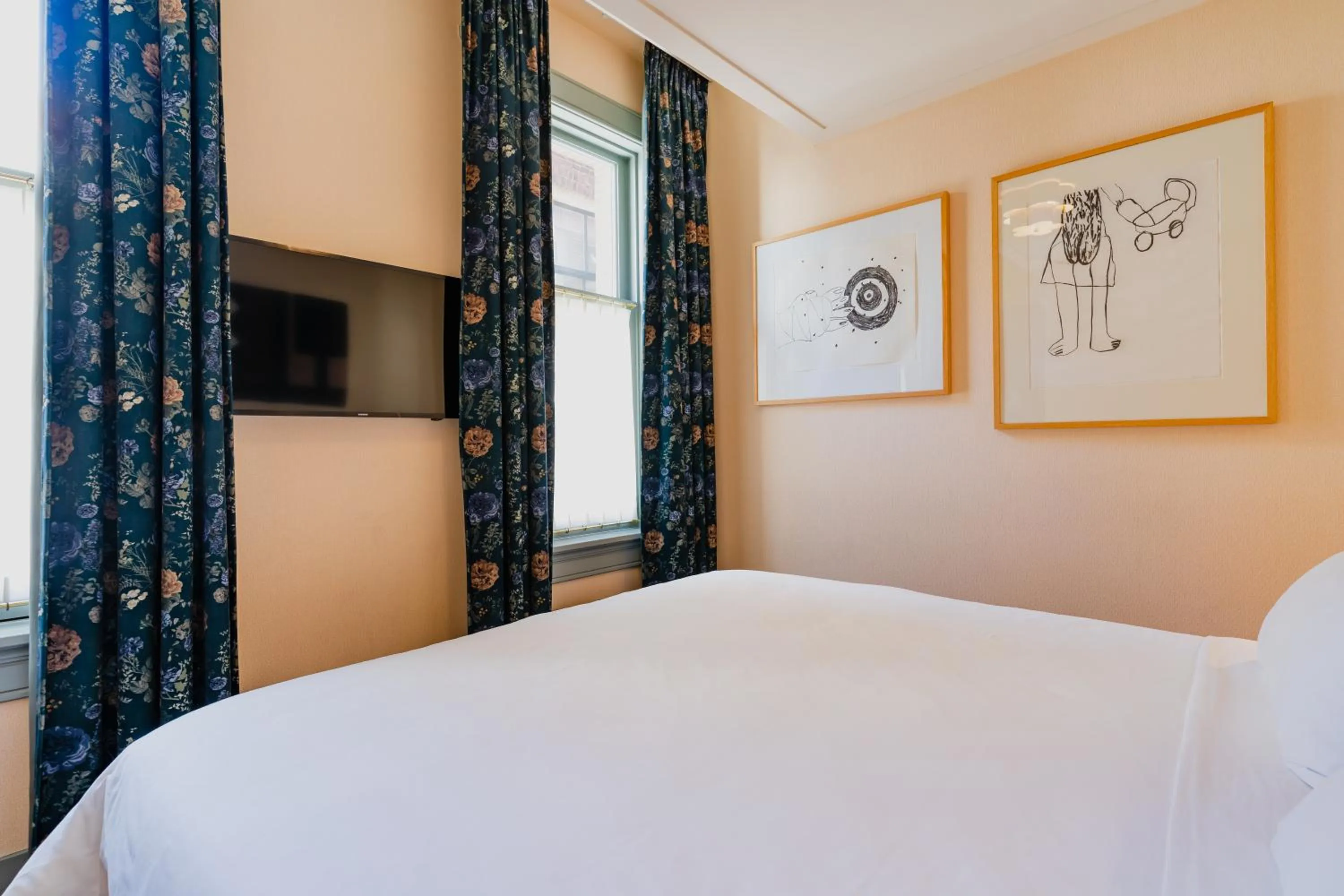 Bed in Hotel Mercier